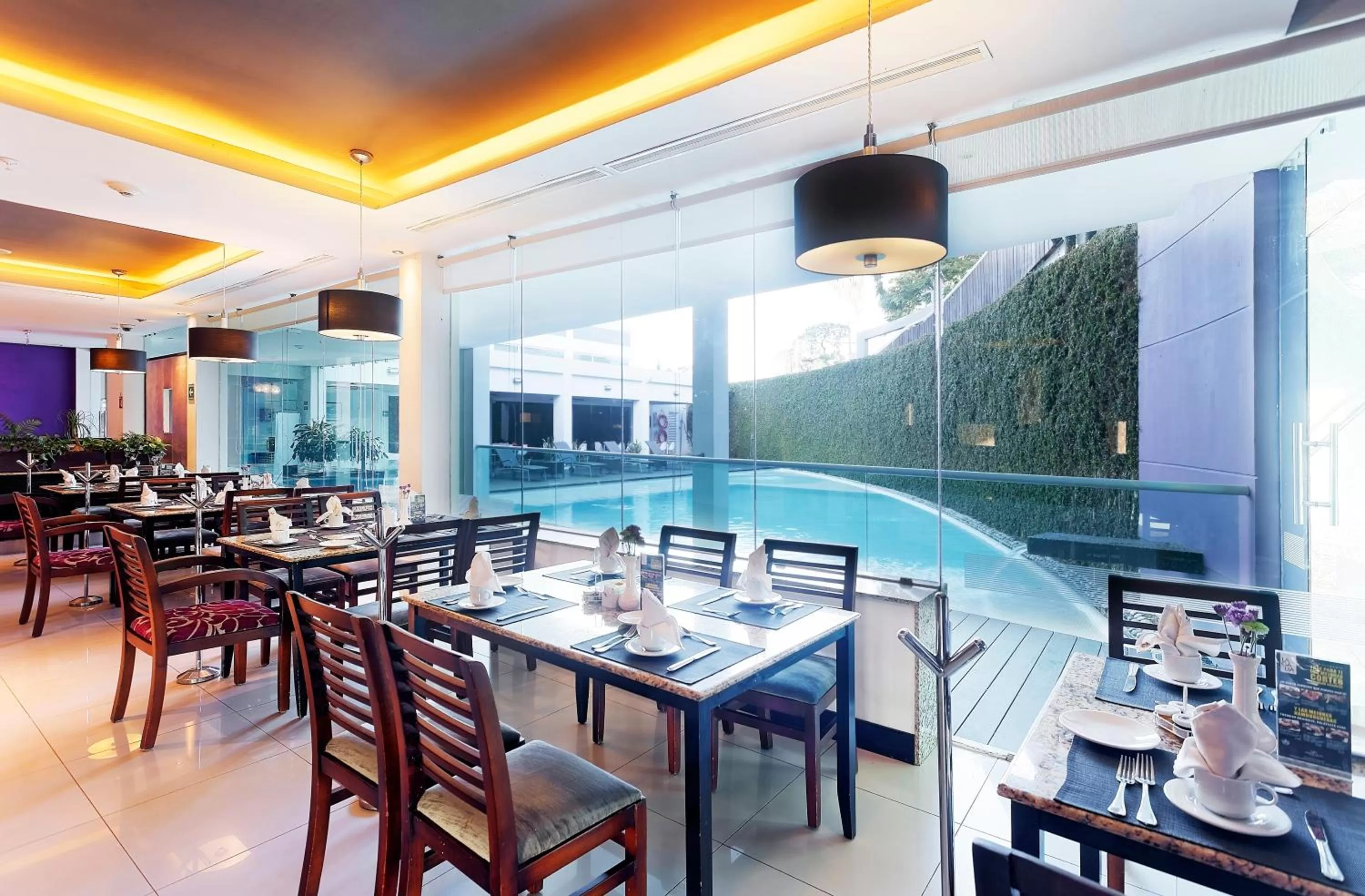 Restaurant/places to eat in Crowne Plaza Villahermosa by IHG