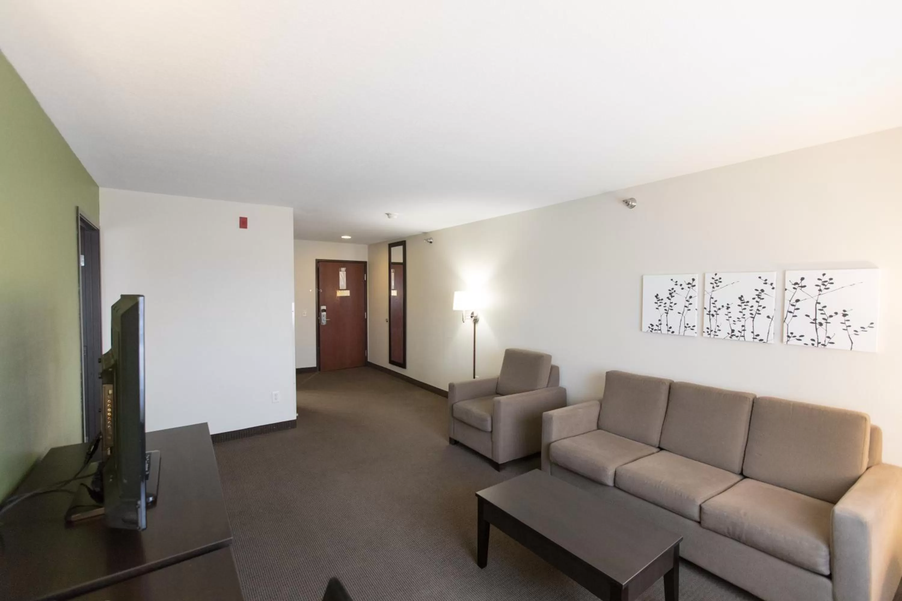 Living room in Sleep Inn & Suites Pleasant Hill - Des Moines