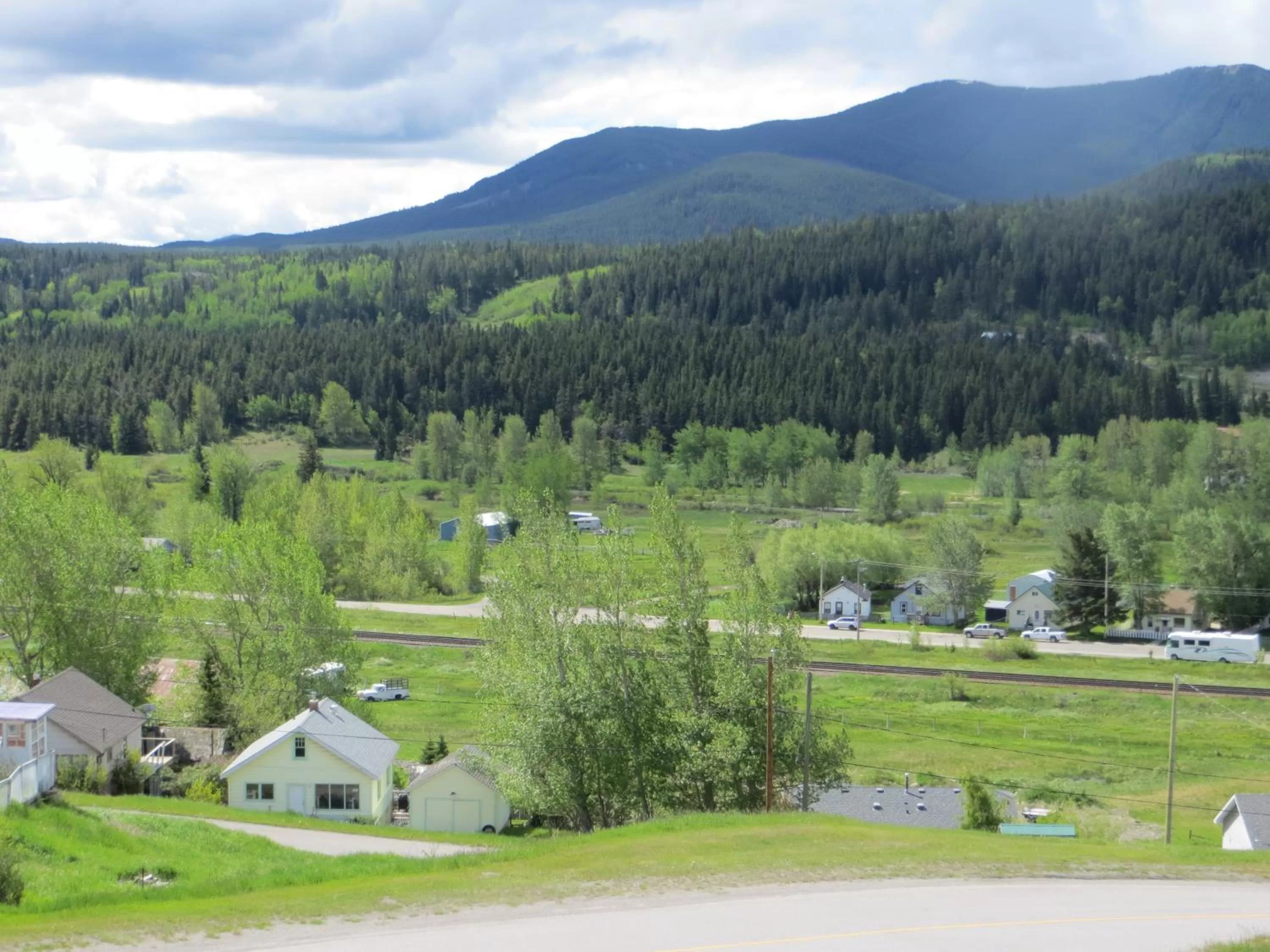 Mountain view in BCMInns - Coleman