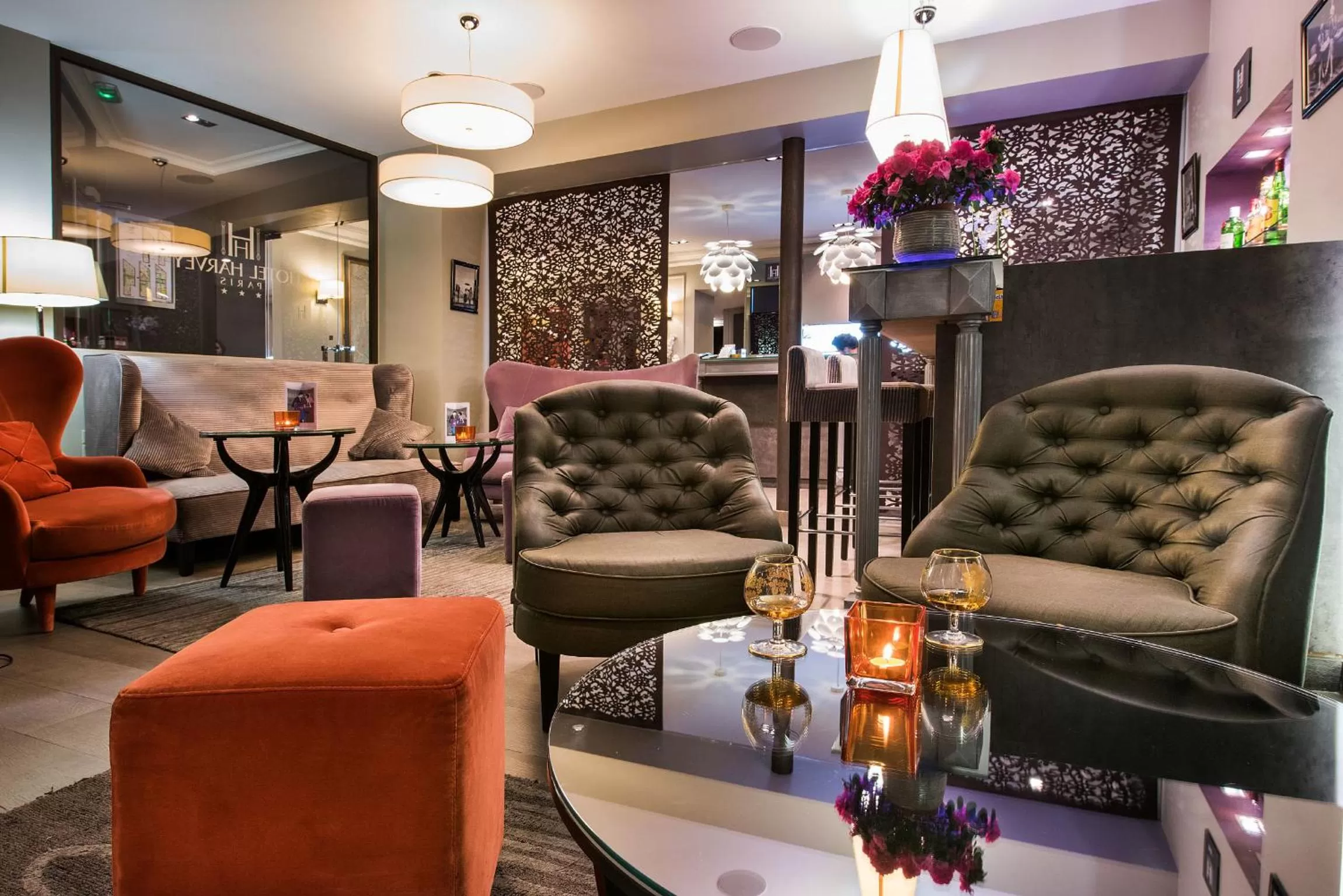 Communal lounge/ TV room in Hôtel Harvey