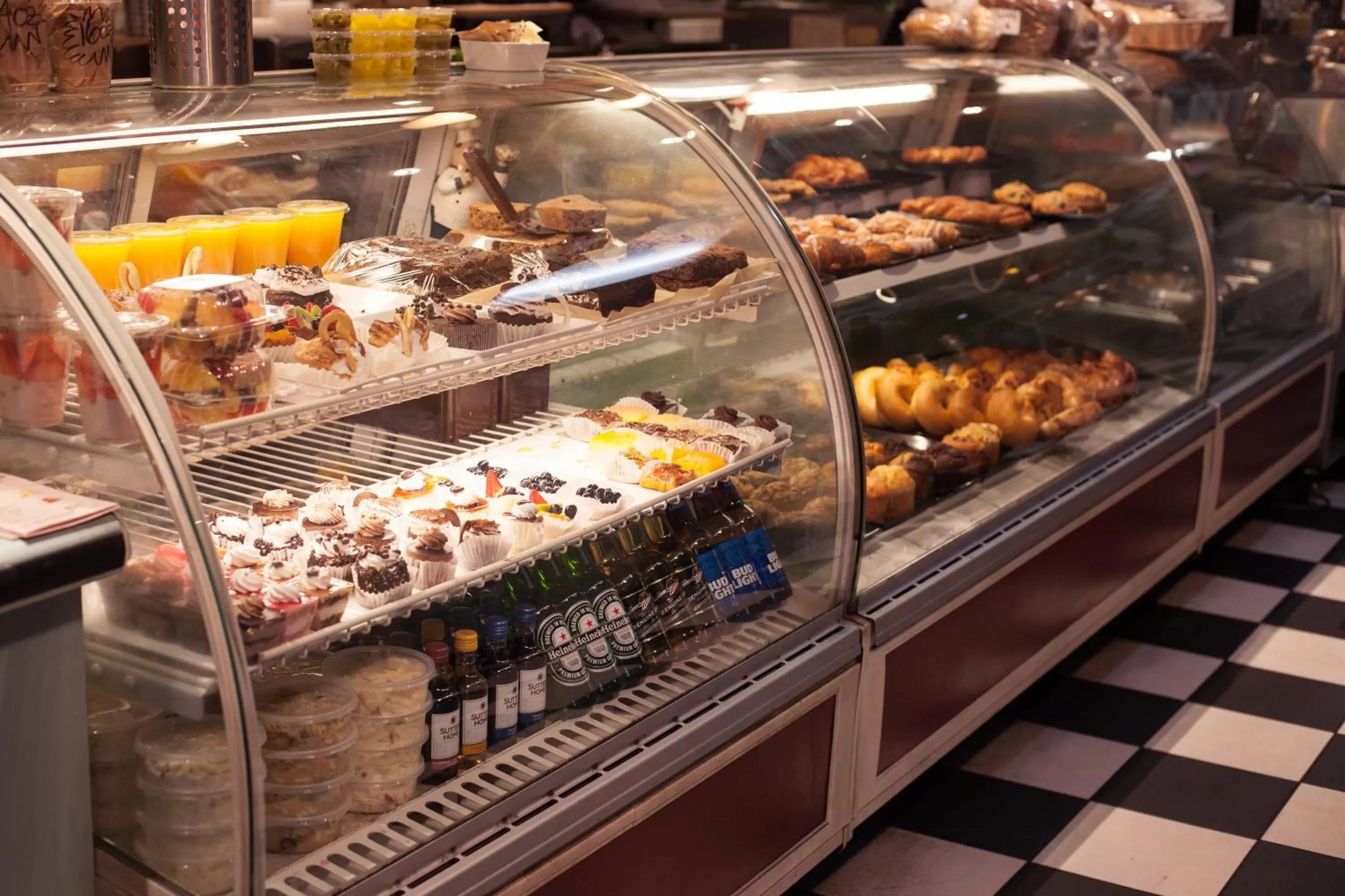 Food and drinks in Kawada Hotel