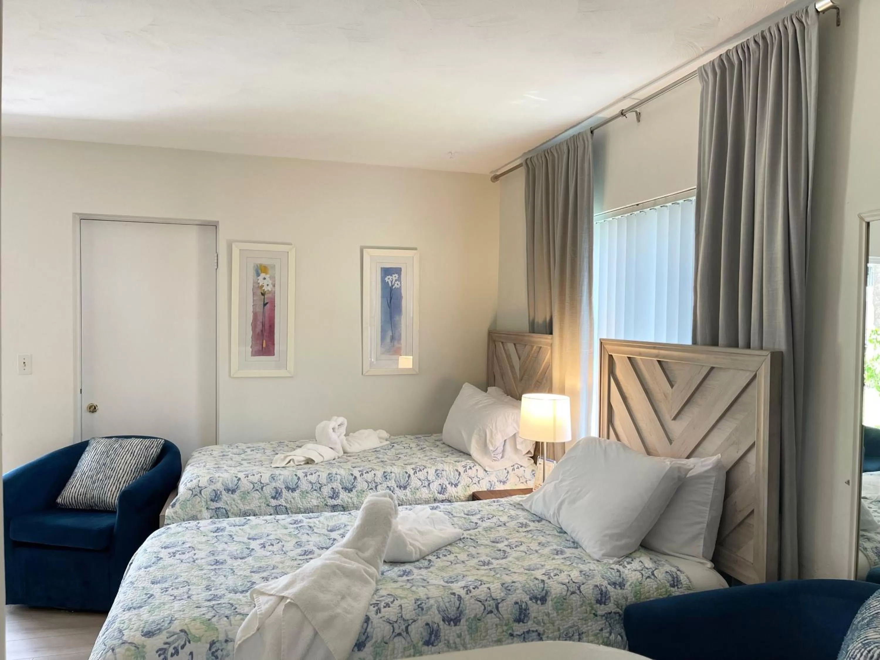 Bed in Tropic Isle Beach Resort