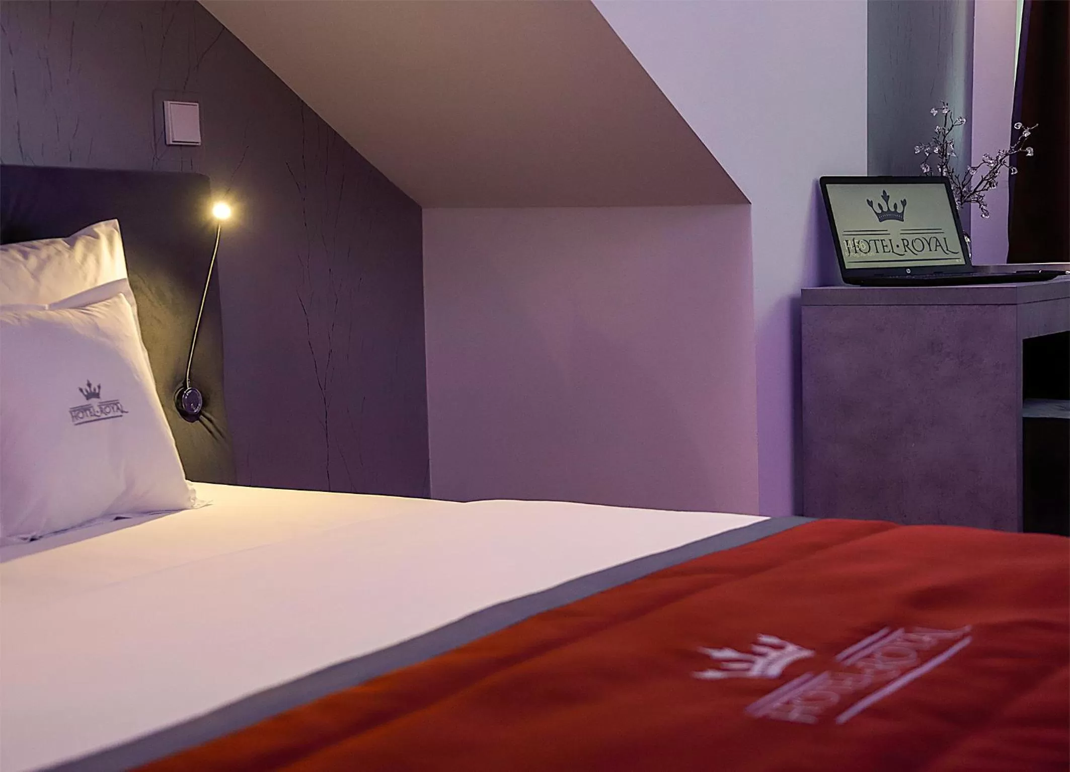 Photo of the whole room, Bed in Hotel Royal