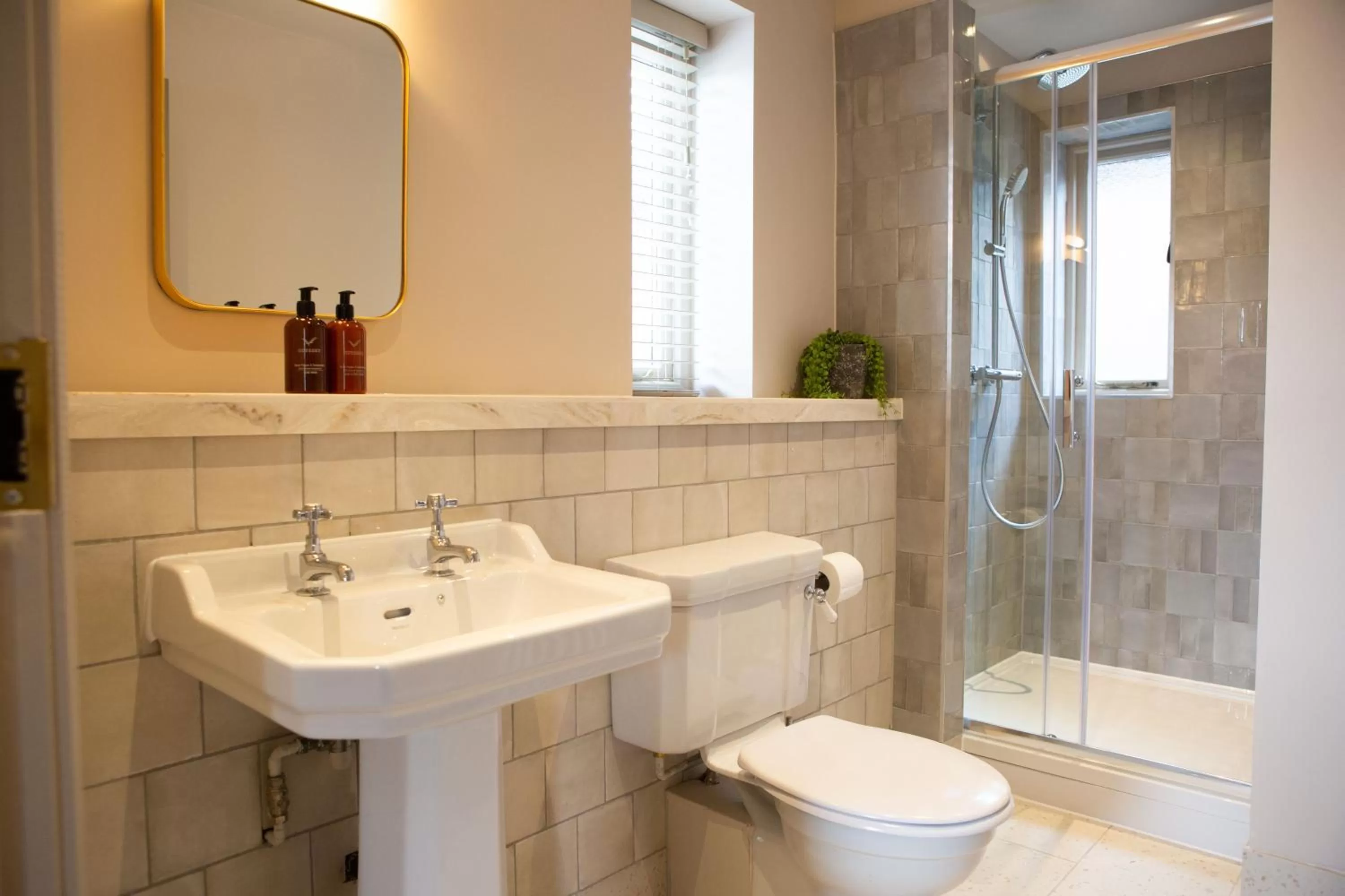 Shower in The Tempest Arms