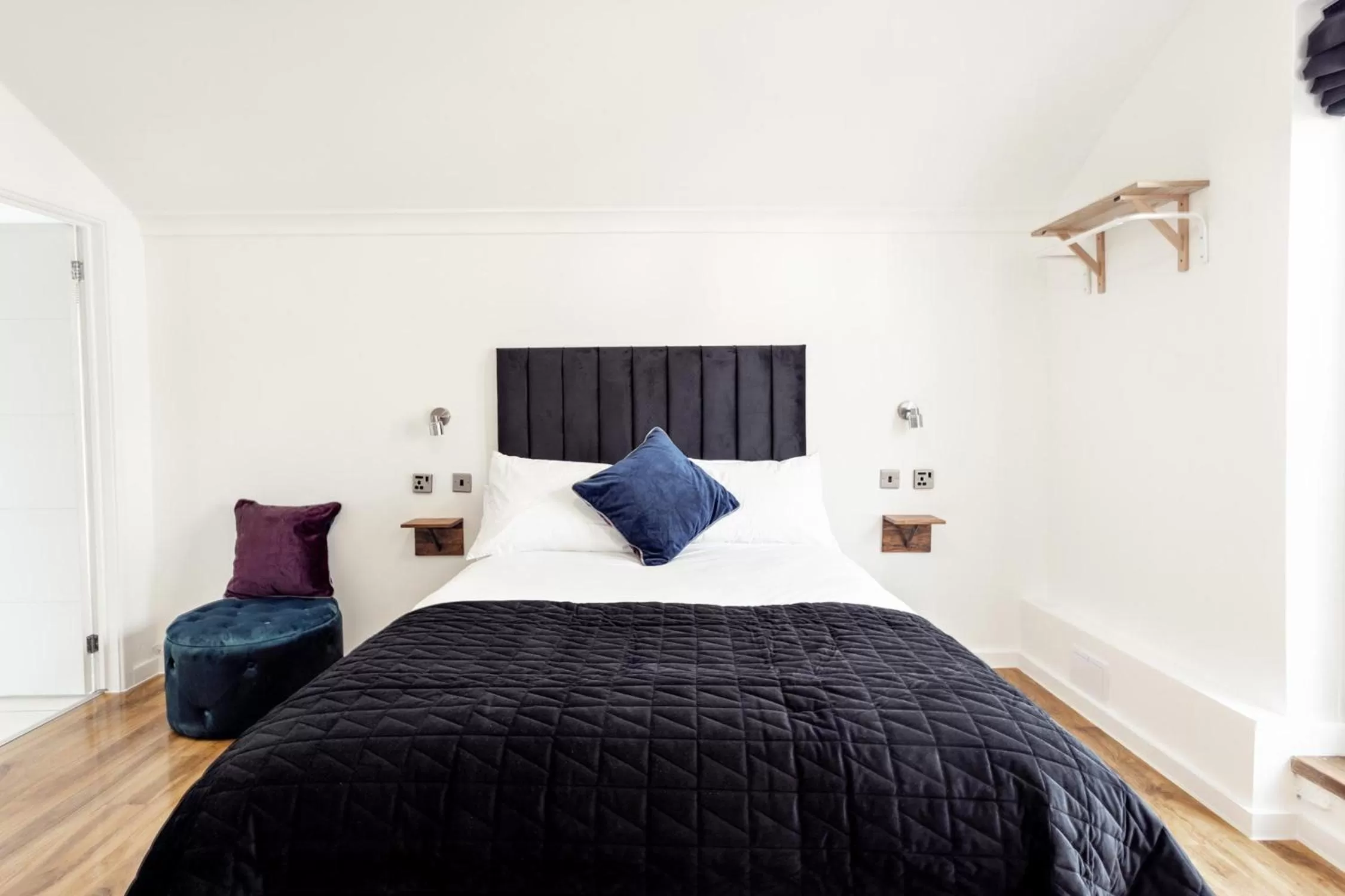 Bed in Cambridge House Hotel