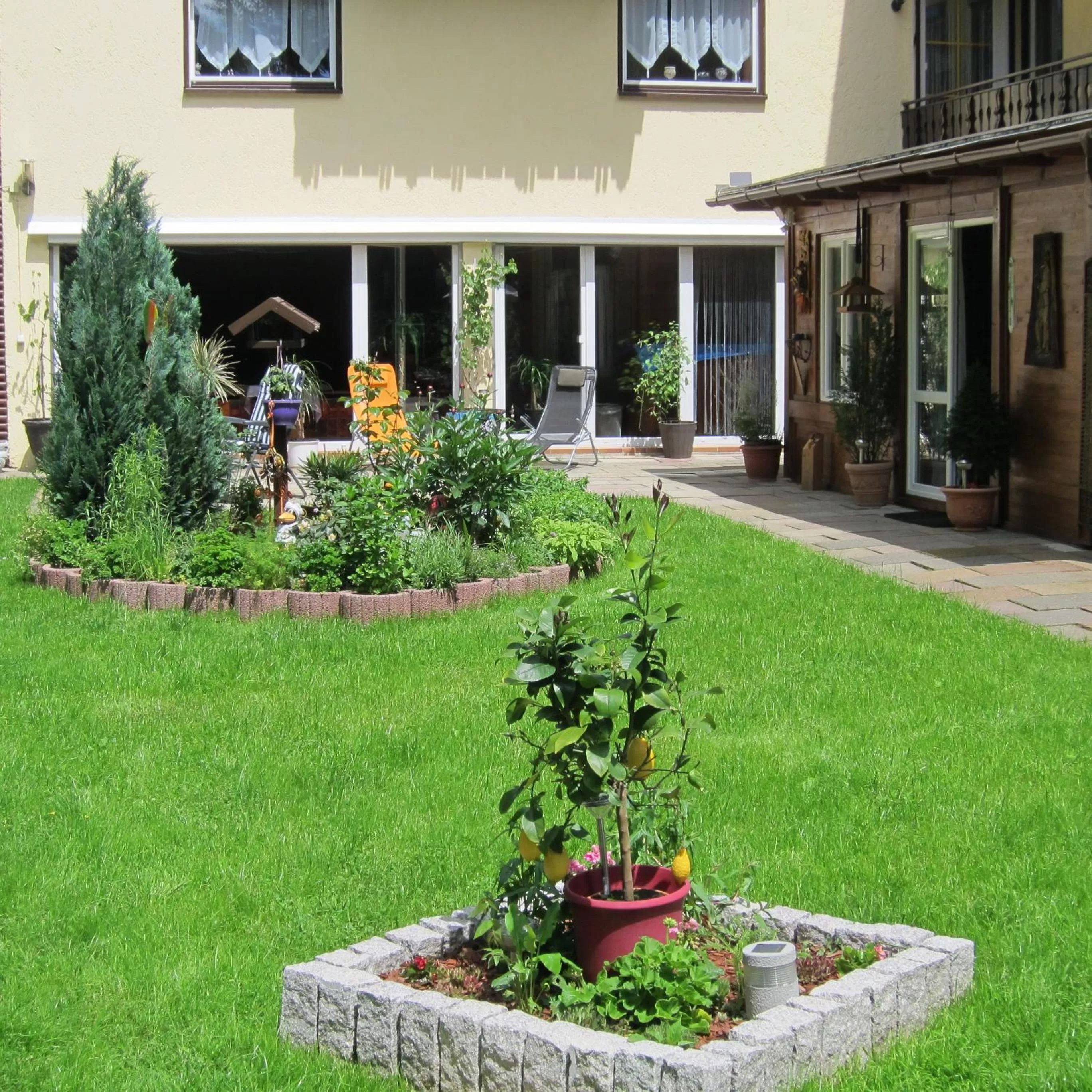 Garden, Property Building in Hotel Sonnleitn