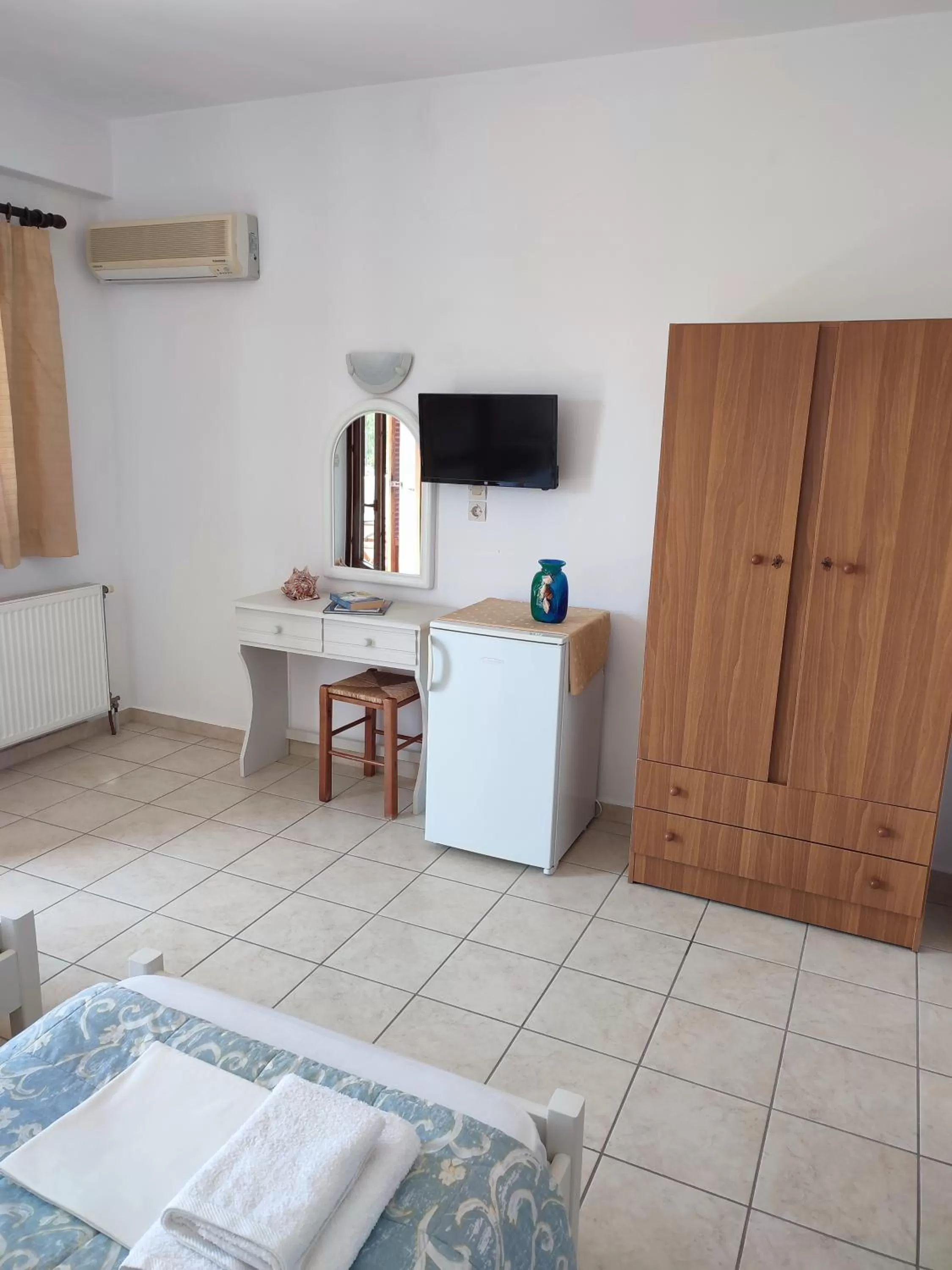 TV and multimedia, TV/Entertainment Center in Afendra Hotel