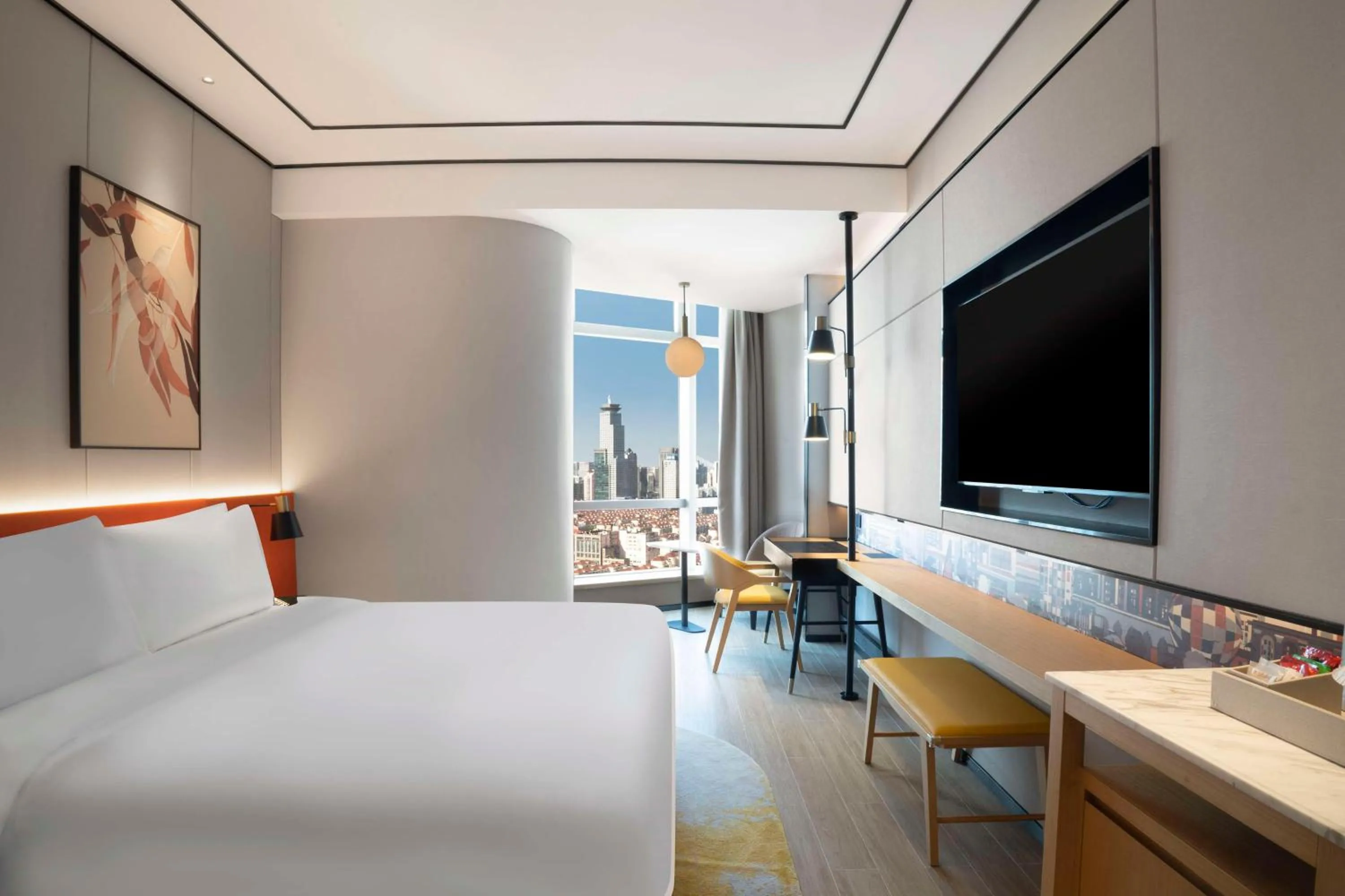 Photo of the whole room, Bed in Hilton Garden Inn Shanghai Lujiazui