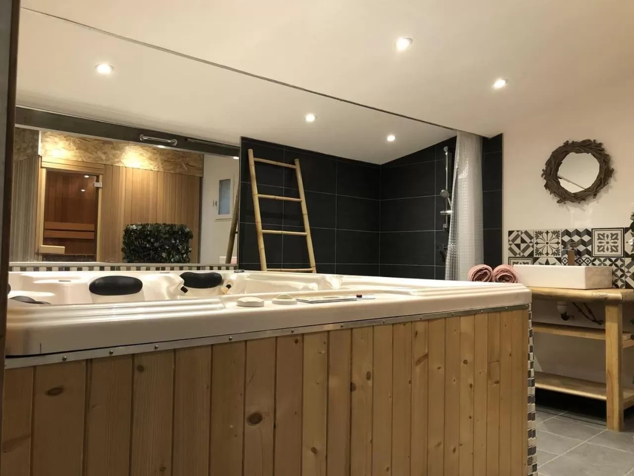 Shower in Mas Allard