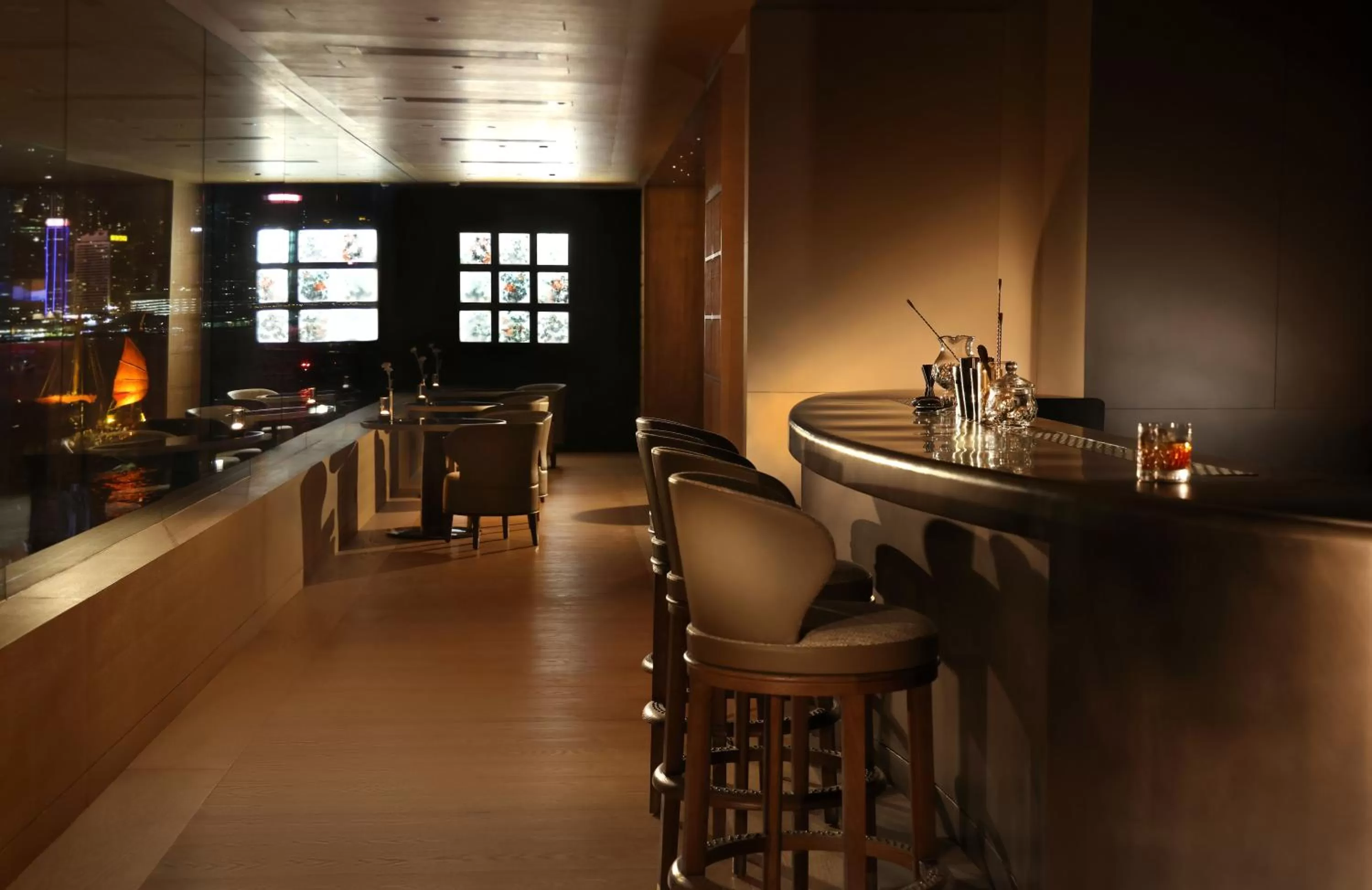 Lounge or bar in Regent Hong Kong