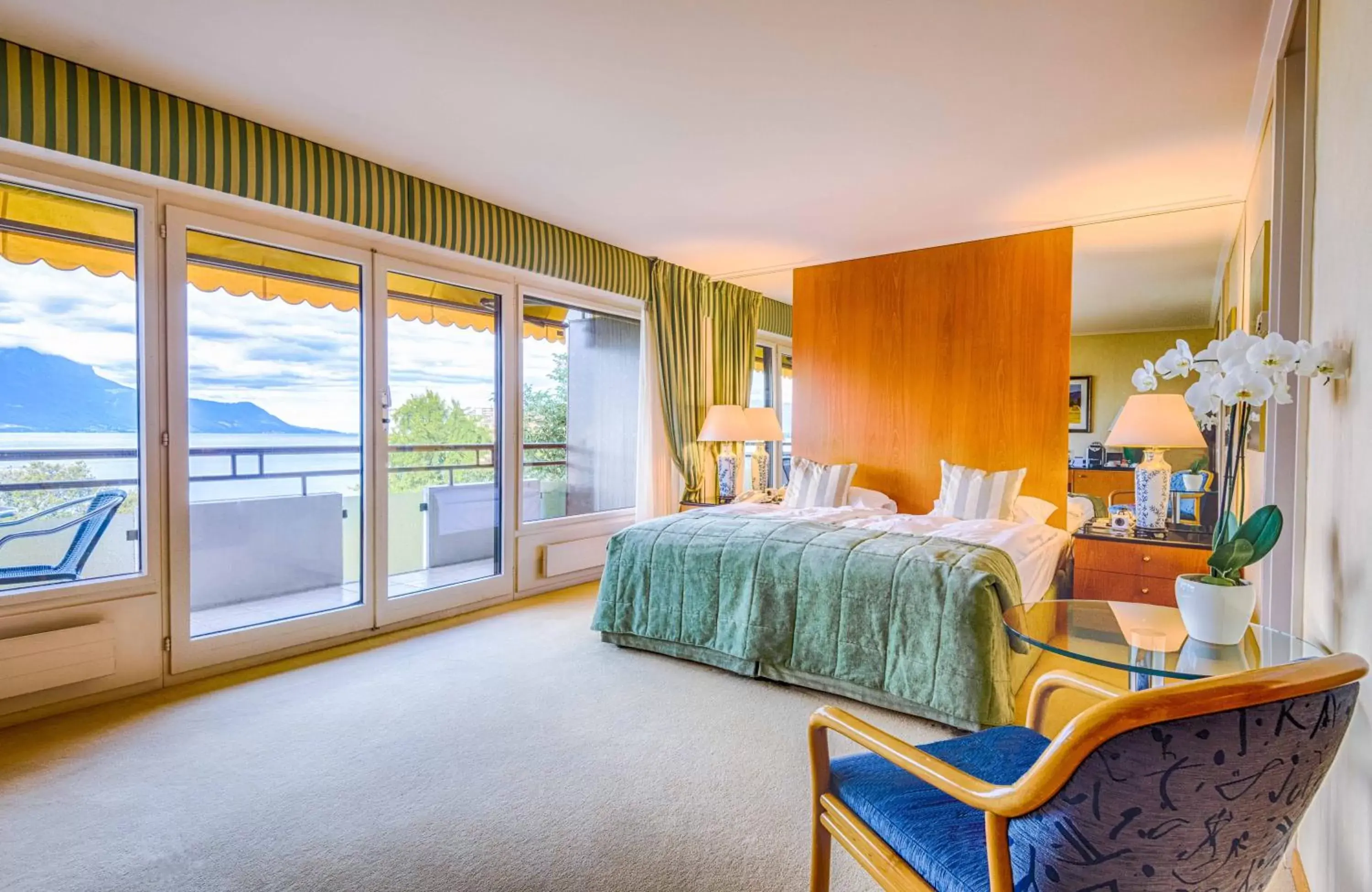 Deluxe Double Room with Balcony - Park and Lake or Lake View in Royal Plaza Montreux Deluxe Double Room with Balcony - Park and Lake or Lake View in Royal Plaza Montreux