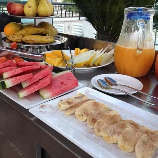 Restaurant/places to eat in Upper Hotel