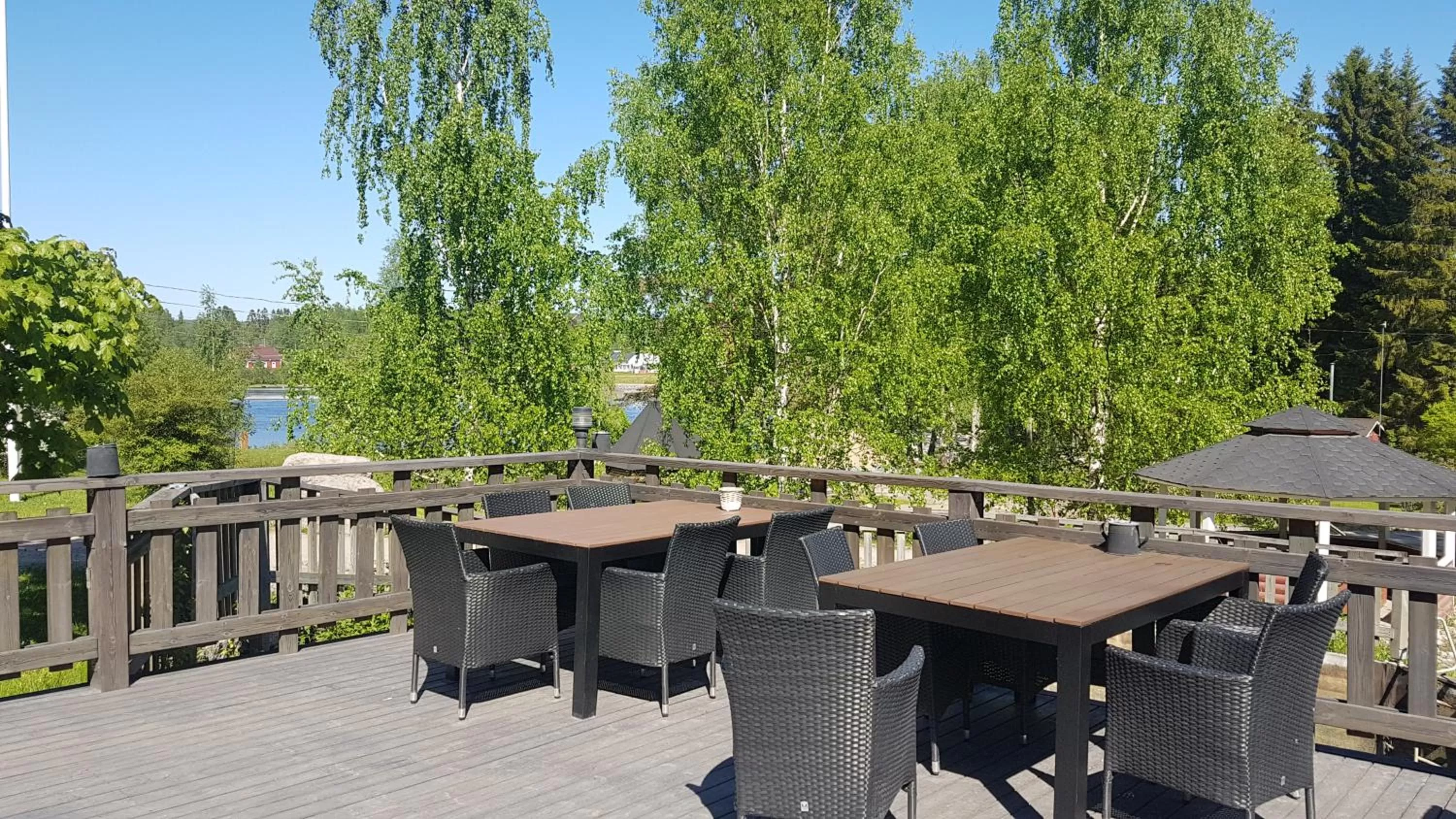 Patio, Restaurant/Places to Eat in Varjola Holiday Center