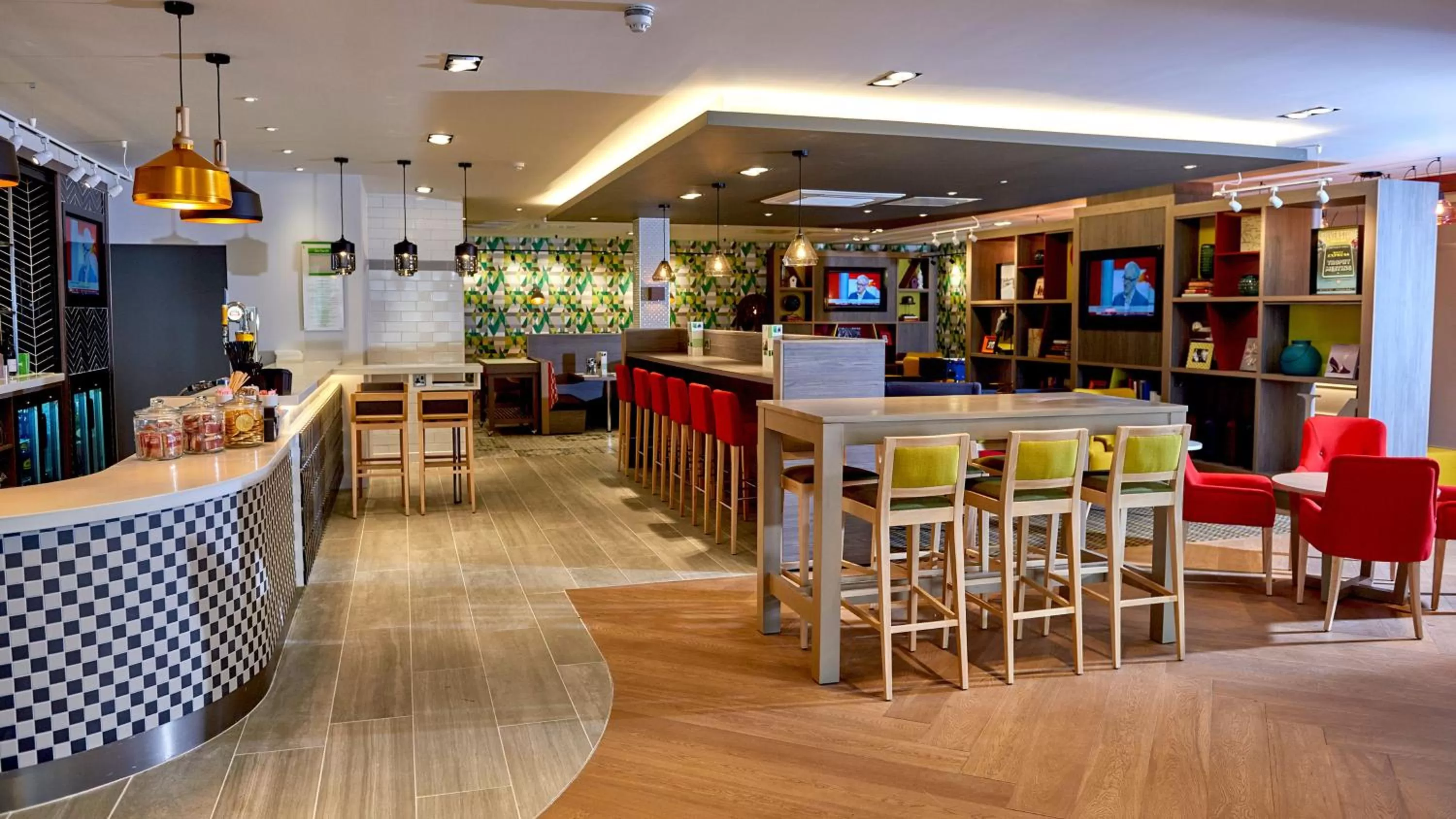 Lounge or bar in Holiday Inn Northampton West M1 Junc 16 by IHG
