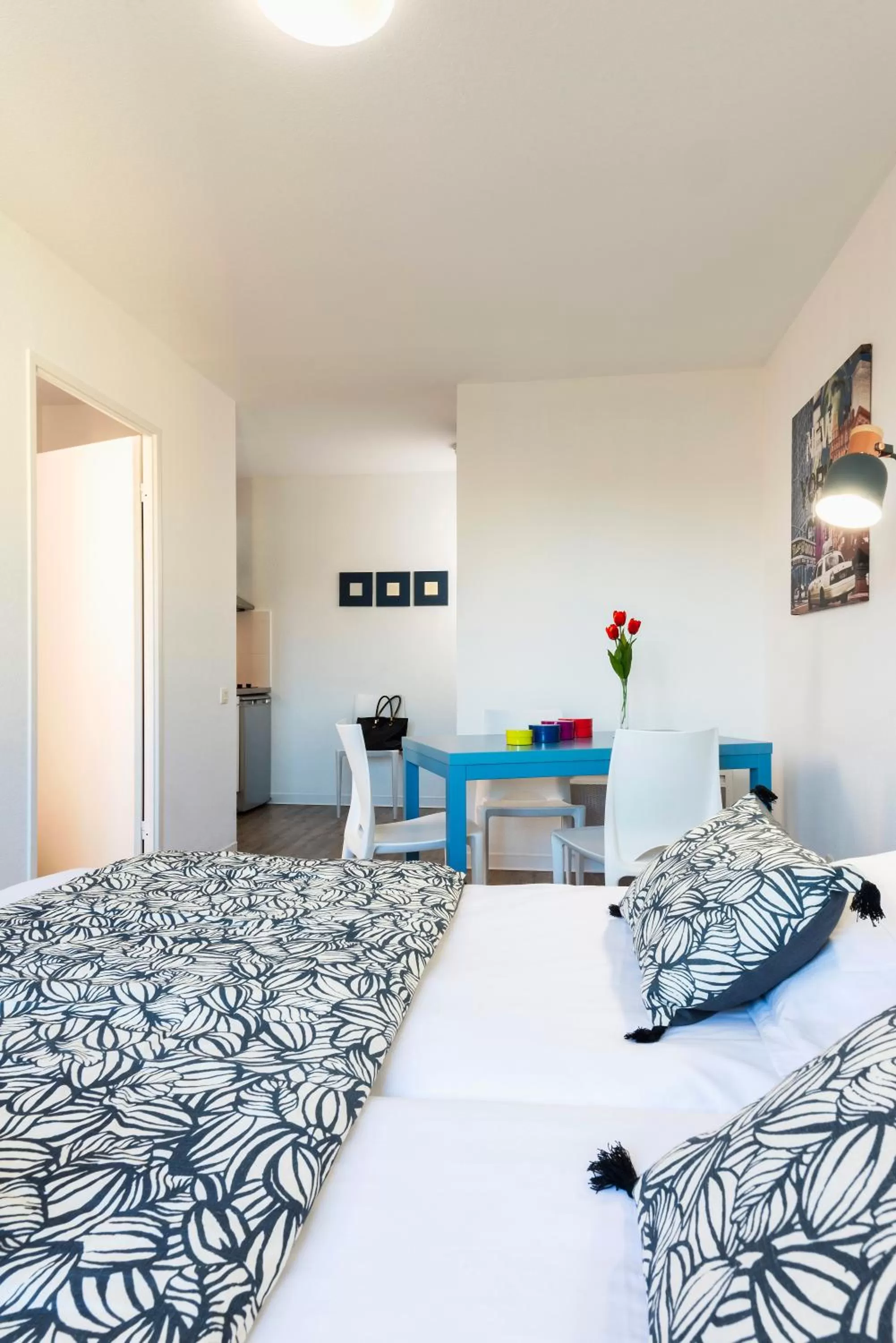 Photo of the whole room, Bed in Ténéo Apparthotel Bordeaux - Gare Saint Jean