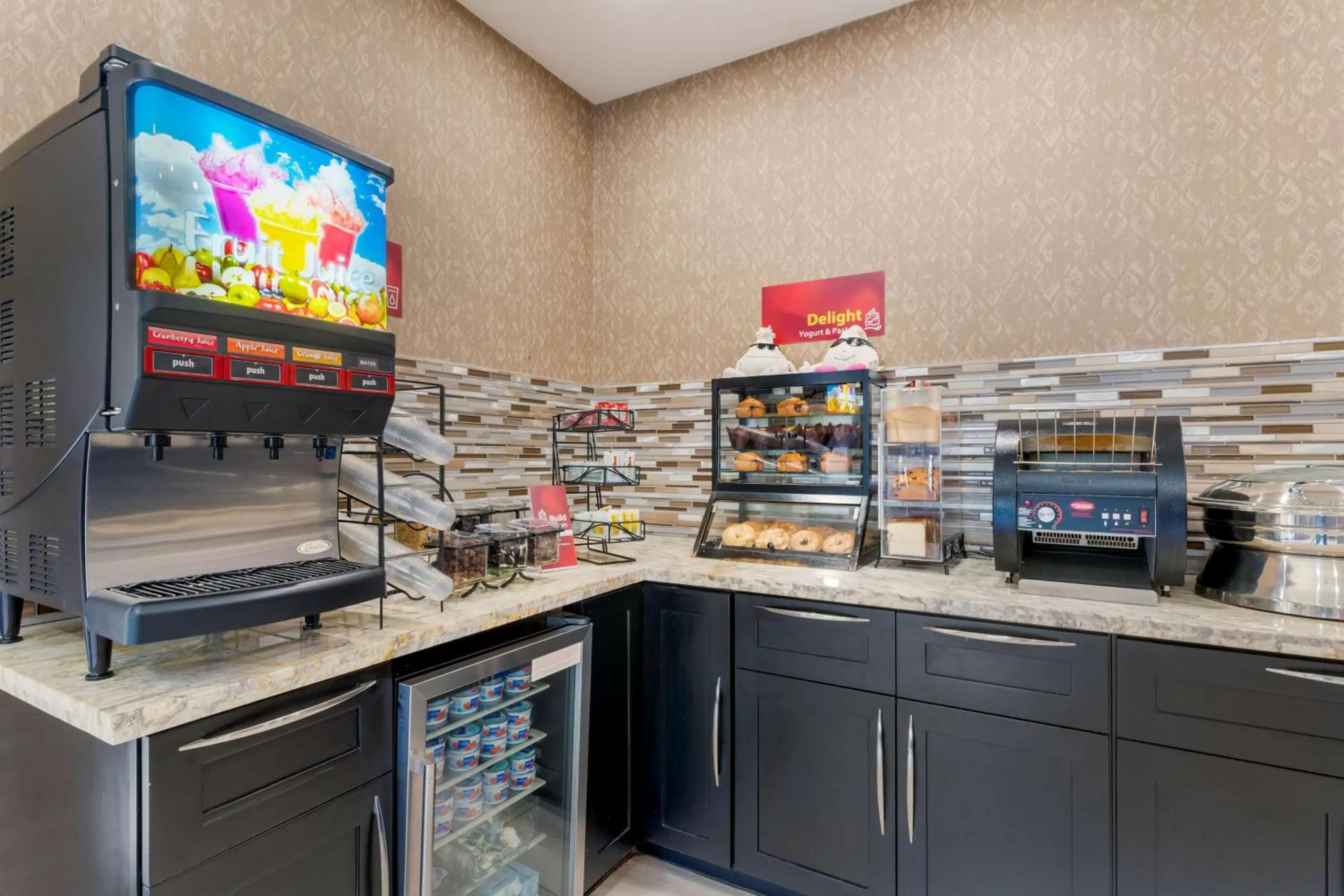 Breakfast in Best Western Plus Forest Park Inn