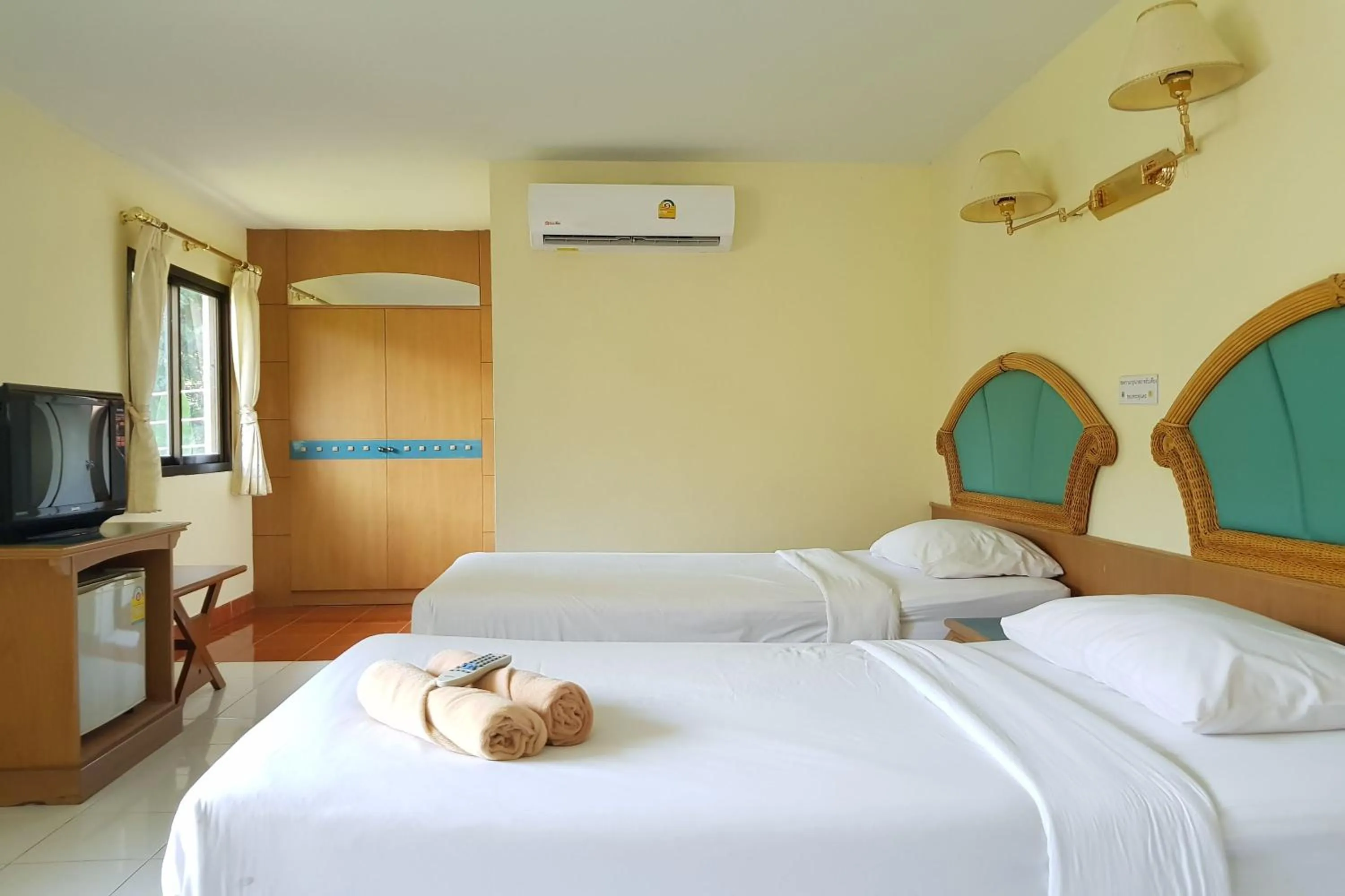 Photo of the whole room, Bed in TaLeKaew Resort SHA