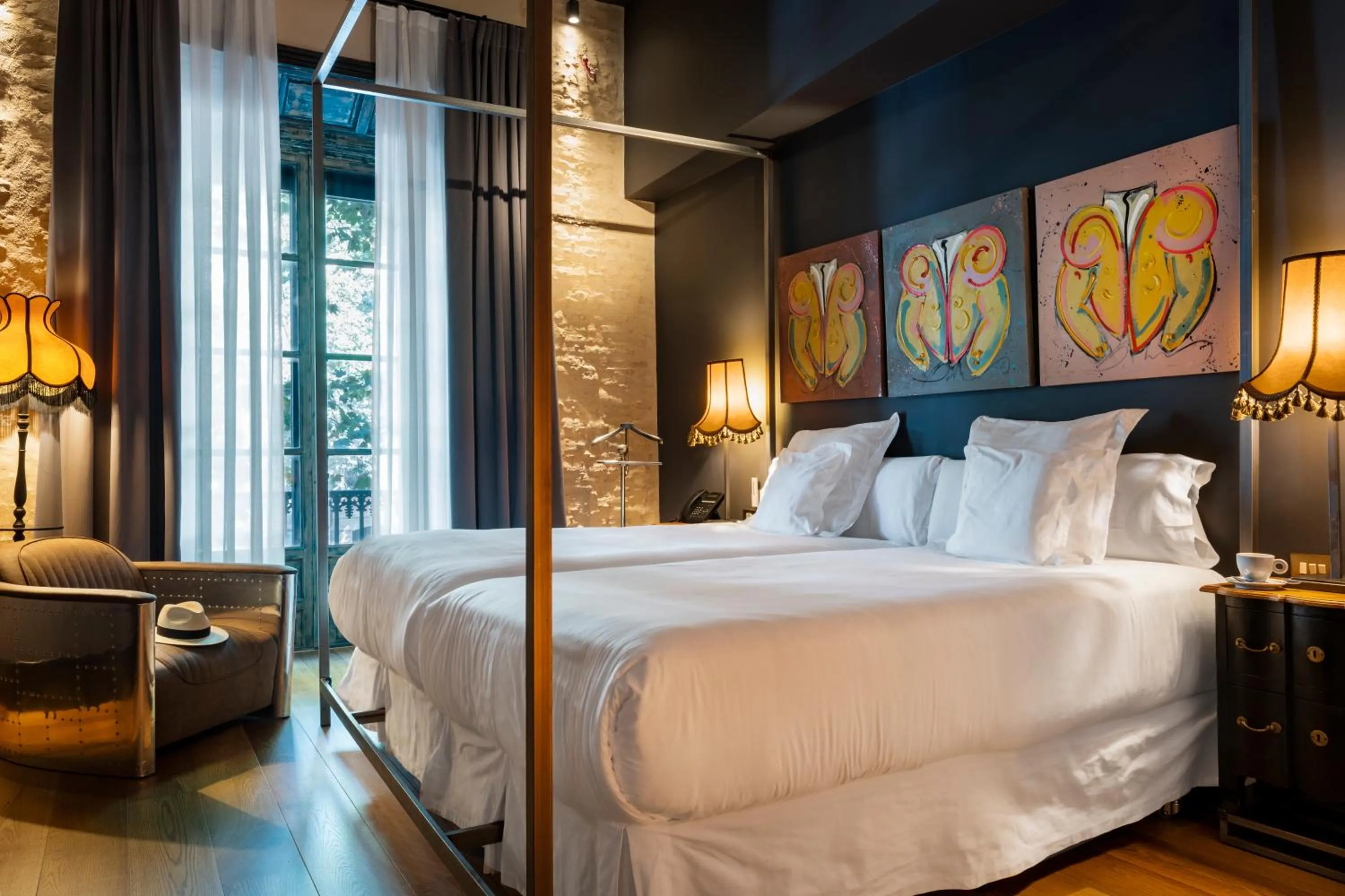 Bedroom, Bed in Hotel Lobby