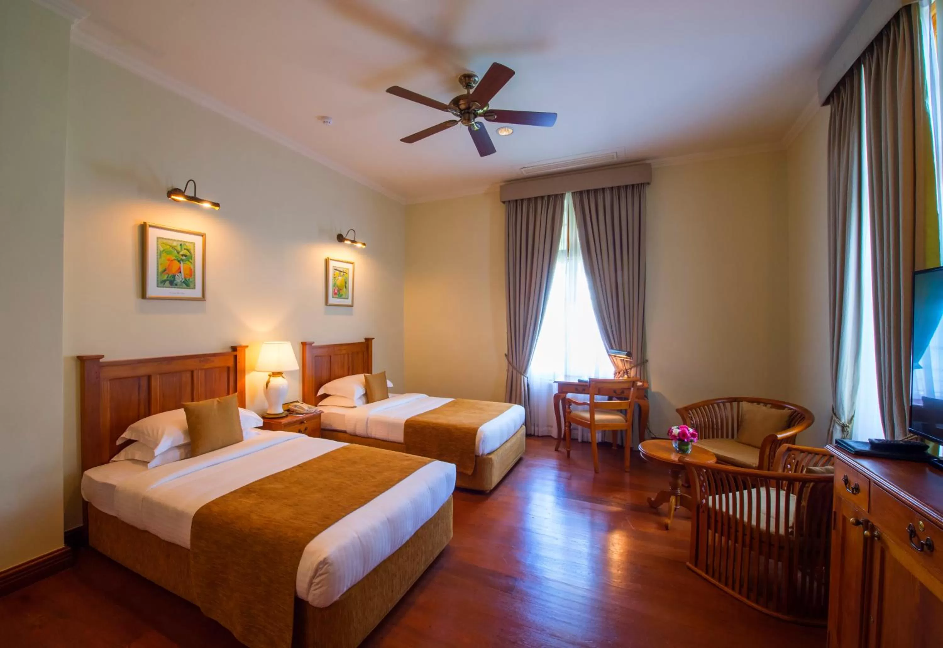 Photo of the whole room, Bed in Galle Face Hotel