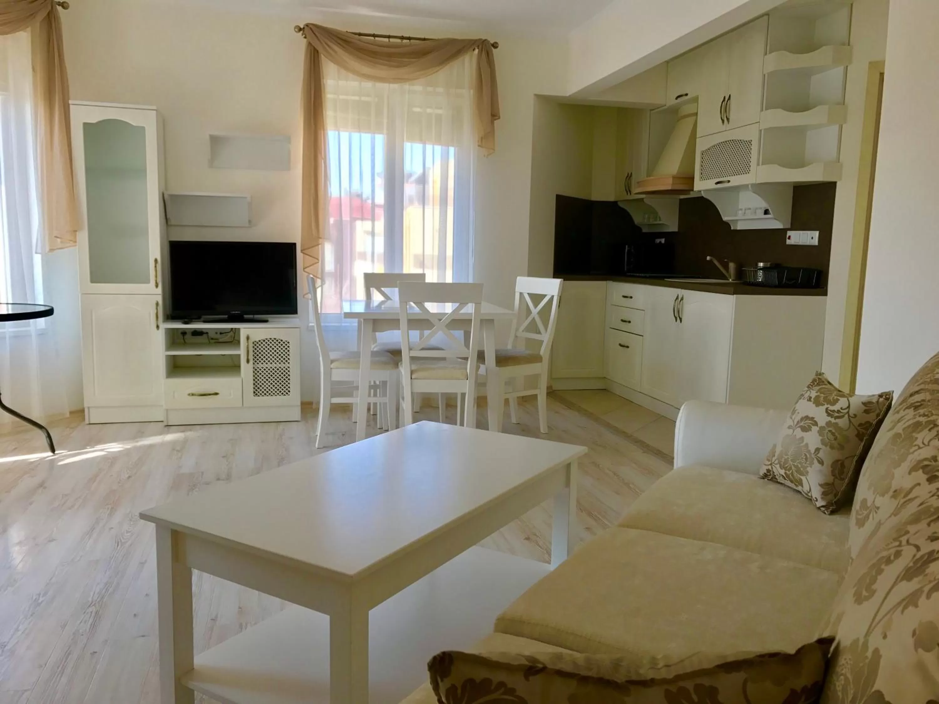 Kitchen or kitchenette, Seating Area in Villa Livia Boutique Apartments