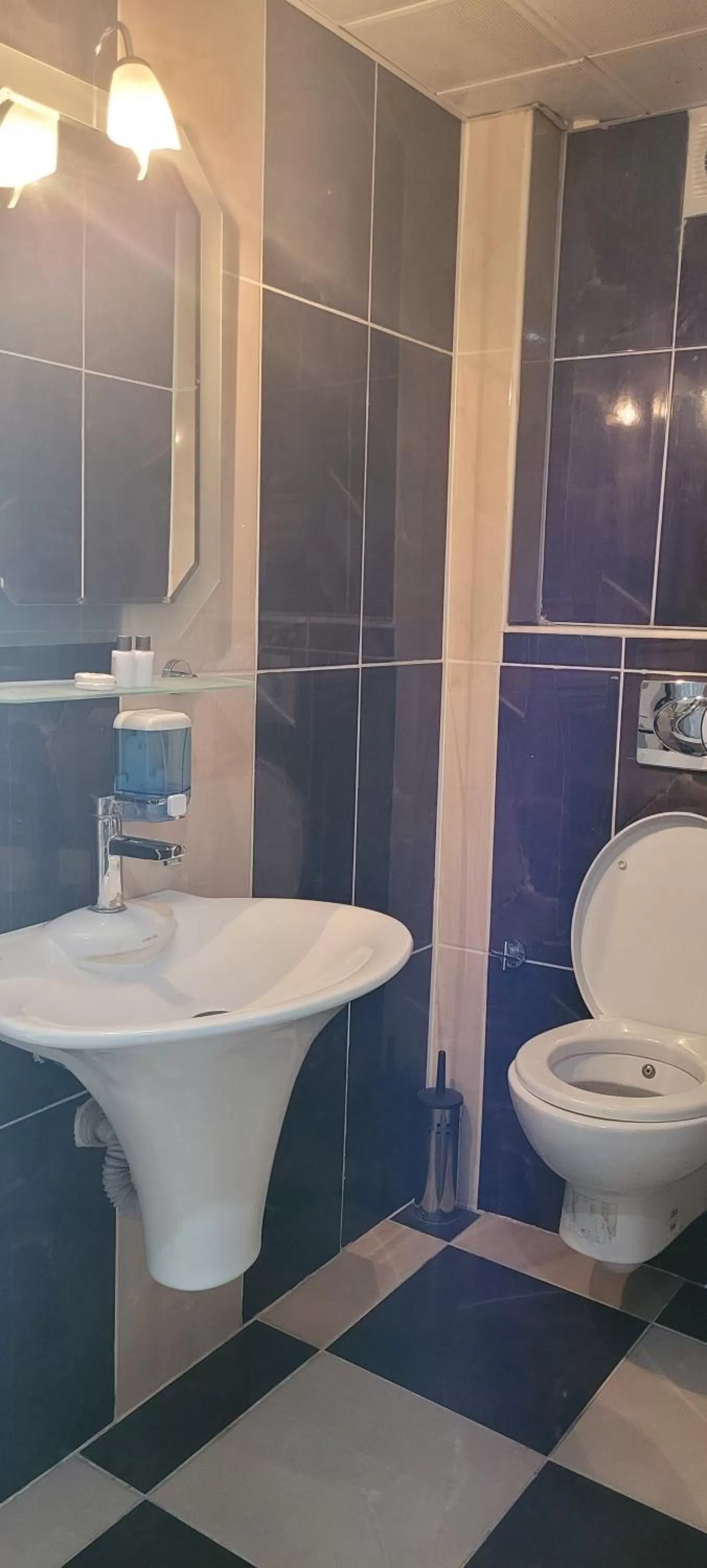 Shower, Bathroom in Güngören Hotel