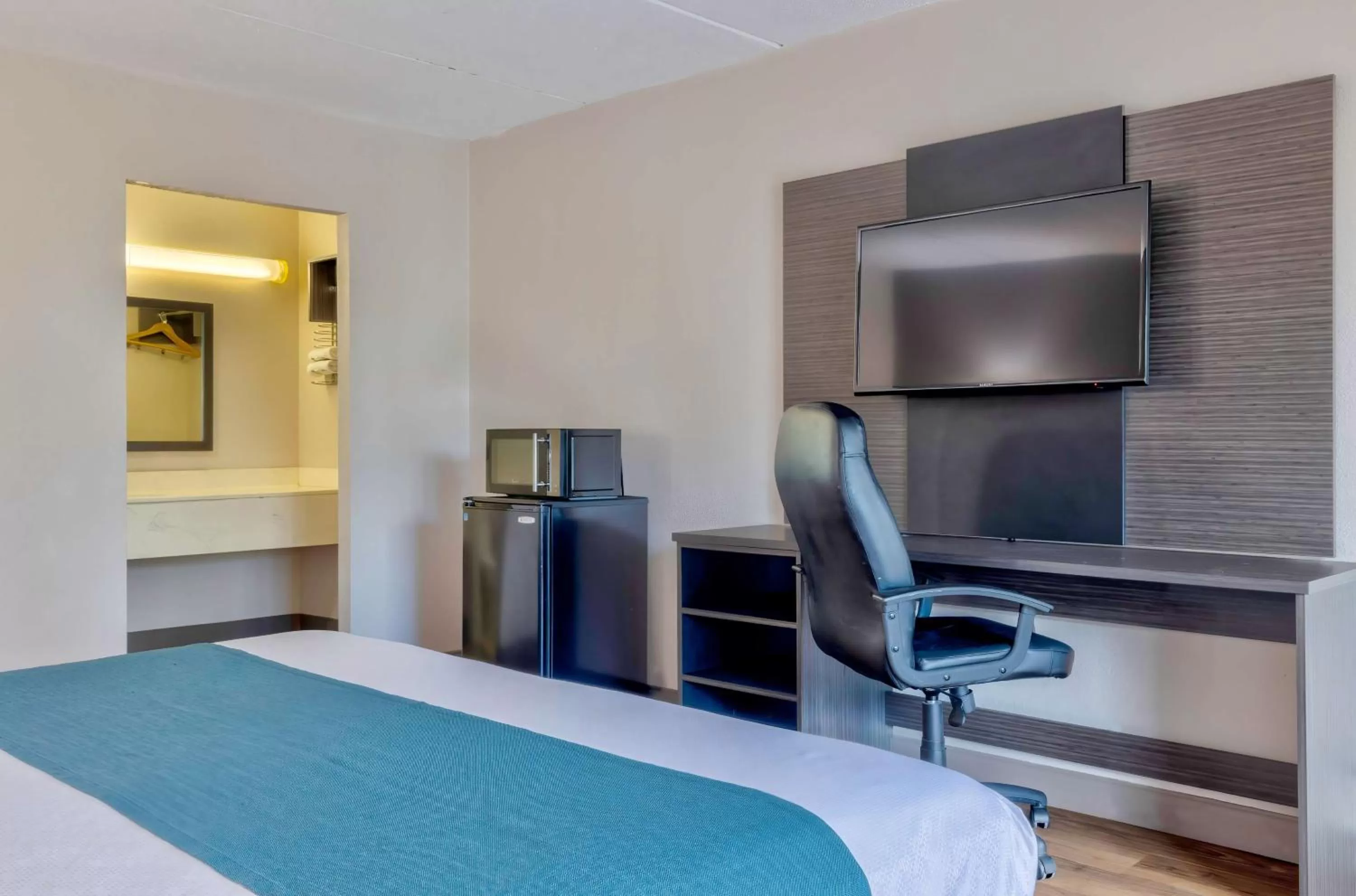 Bedroom, Bed in Motel 6 Morgantown