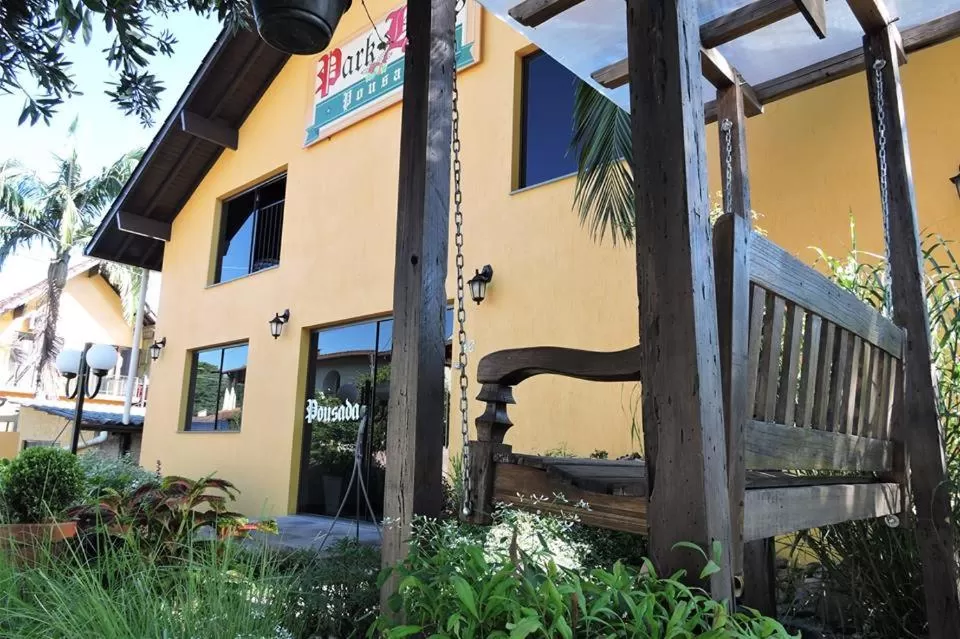 Facade/entrance, Property Building in Hotel Park Haus