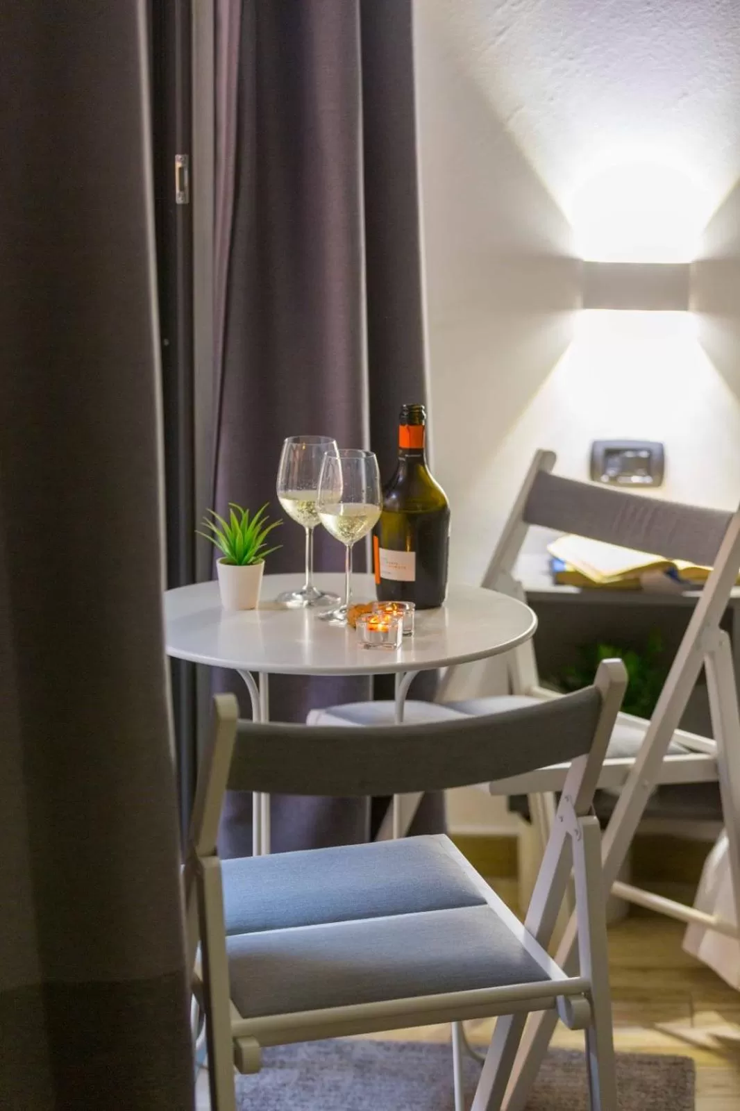 Decorative detail in ETNEA 208 LUXURY JACUZZI SUITE Catania