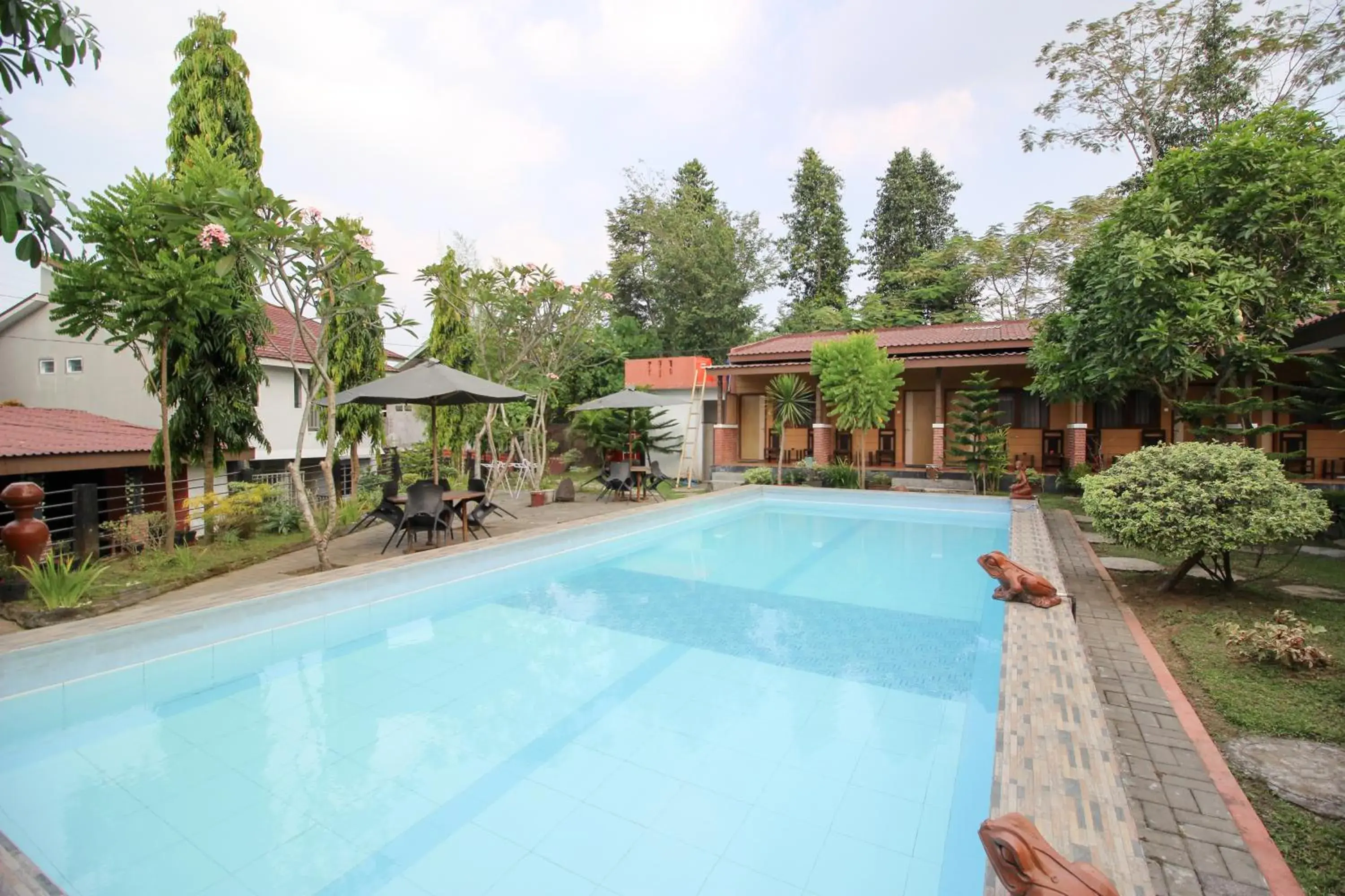 Swimming Pool in RedDoorz Plus @ Jalan Damai 2 Swimming Pool in RedDoorz Plus @ Jalan Damai 2