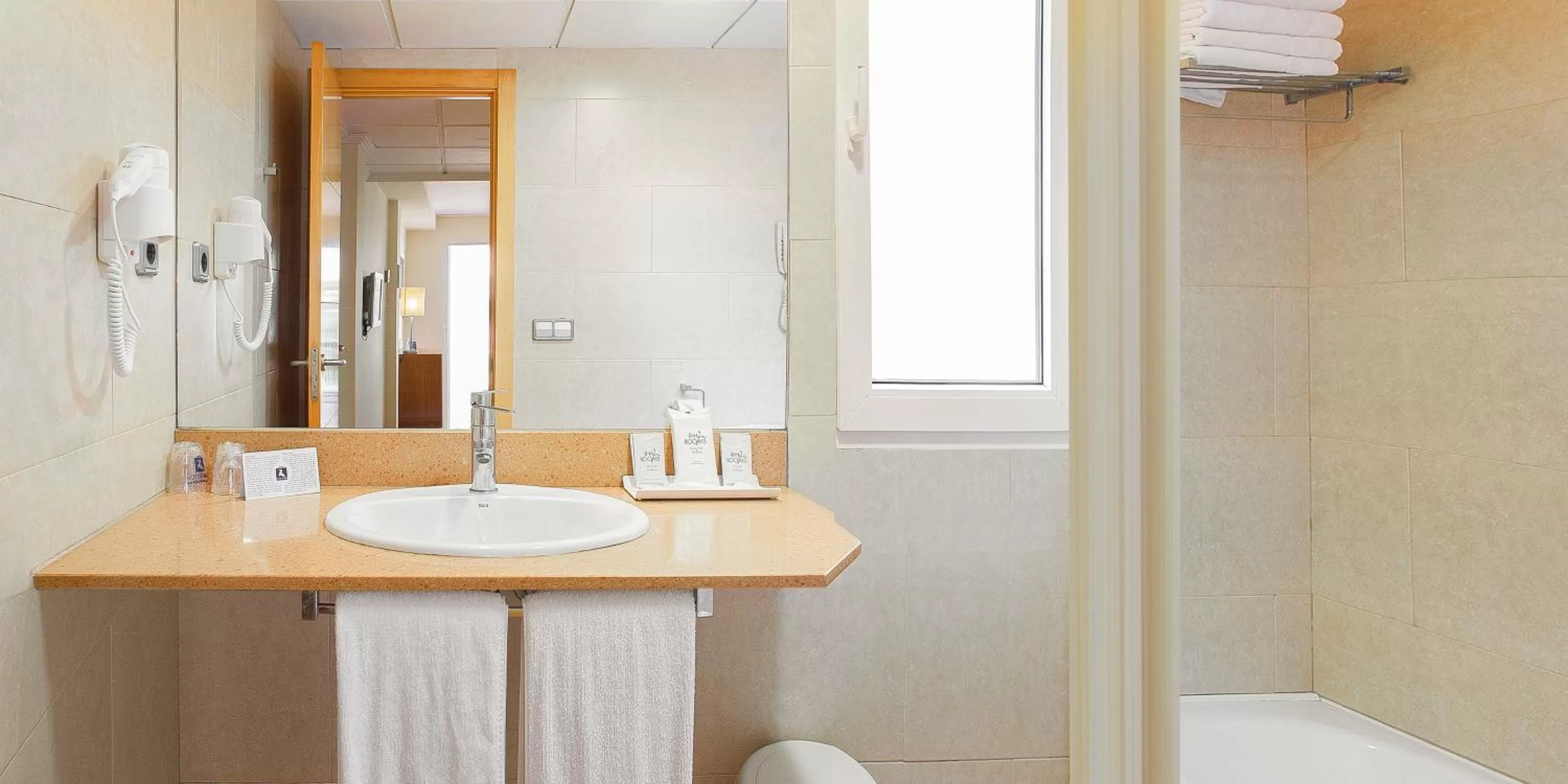 Bathroom in Hotel RH Casablanca Suites