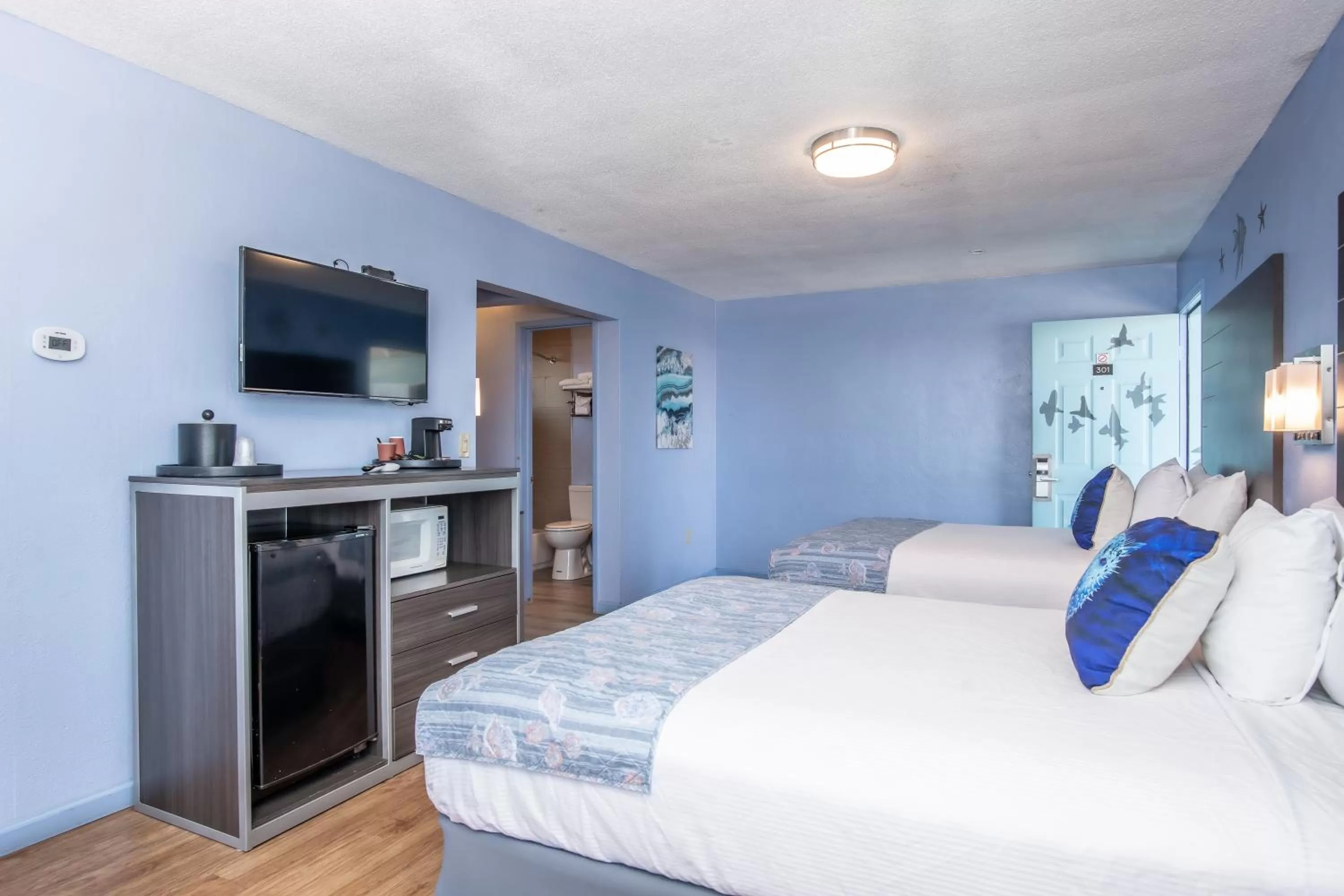 Bed in Aqua Breeze Inn