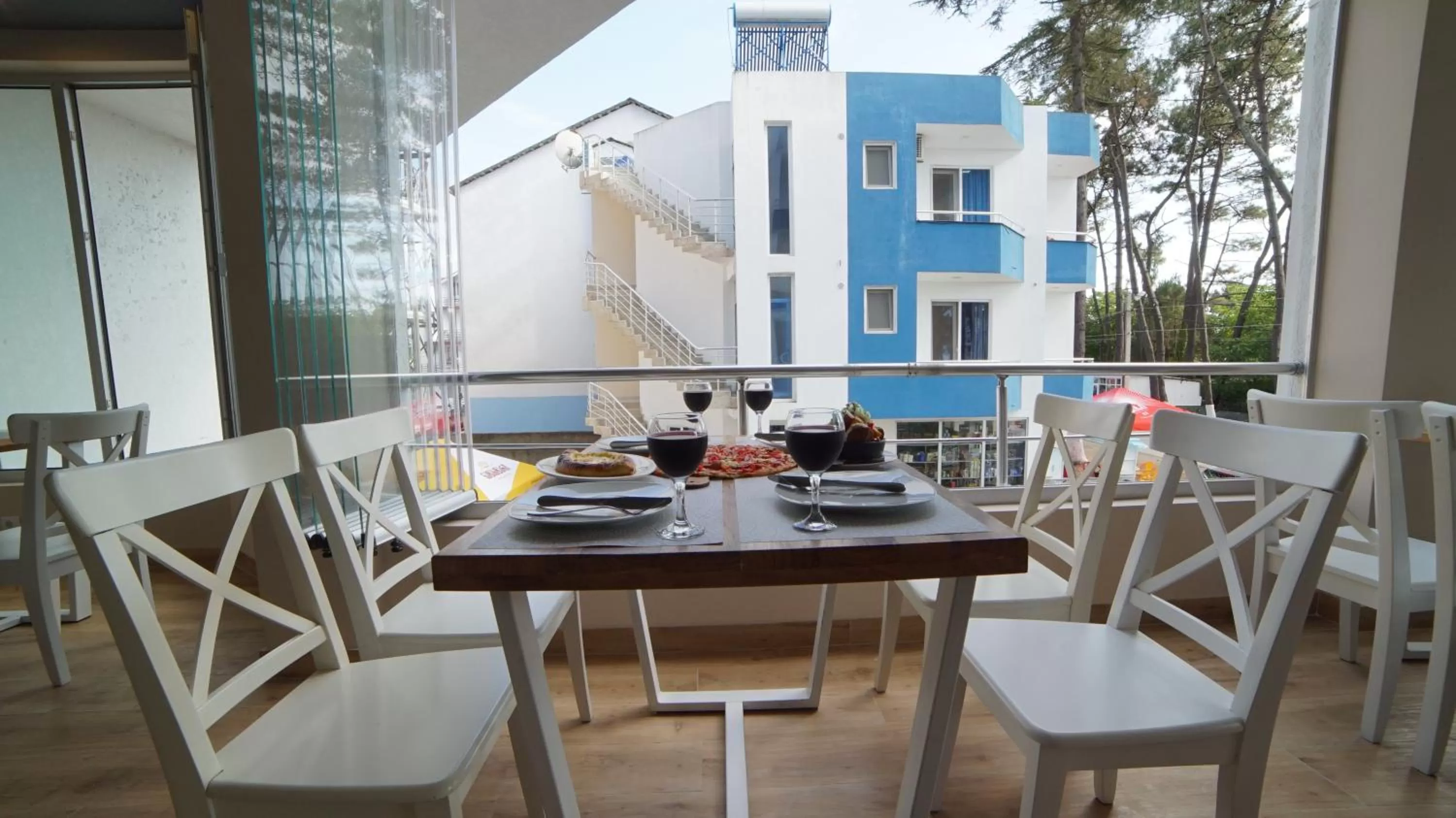 Restaurant/places to eat in National+