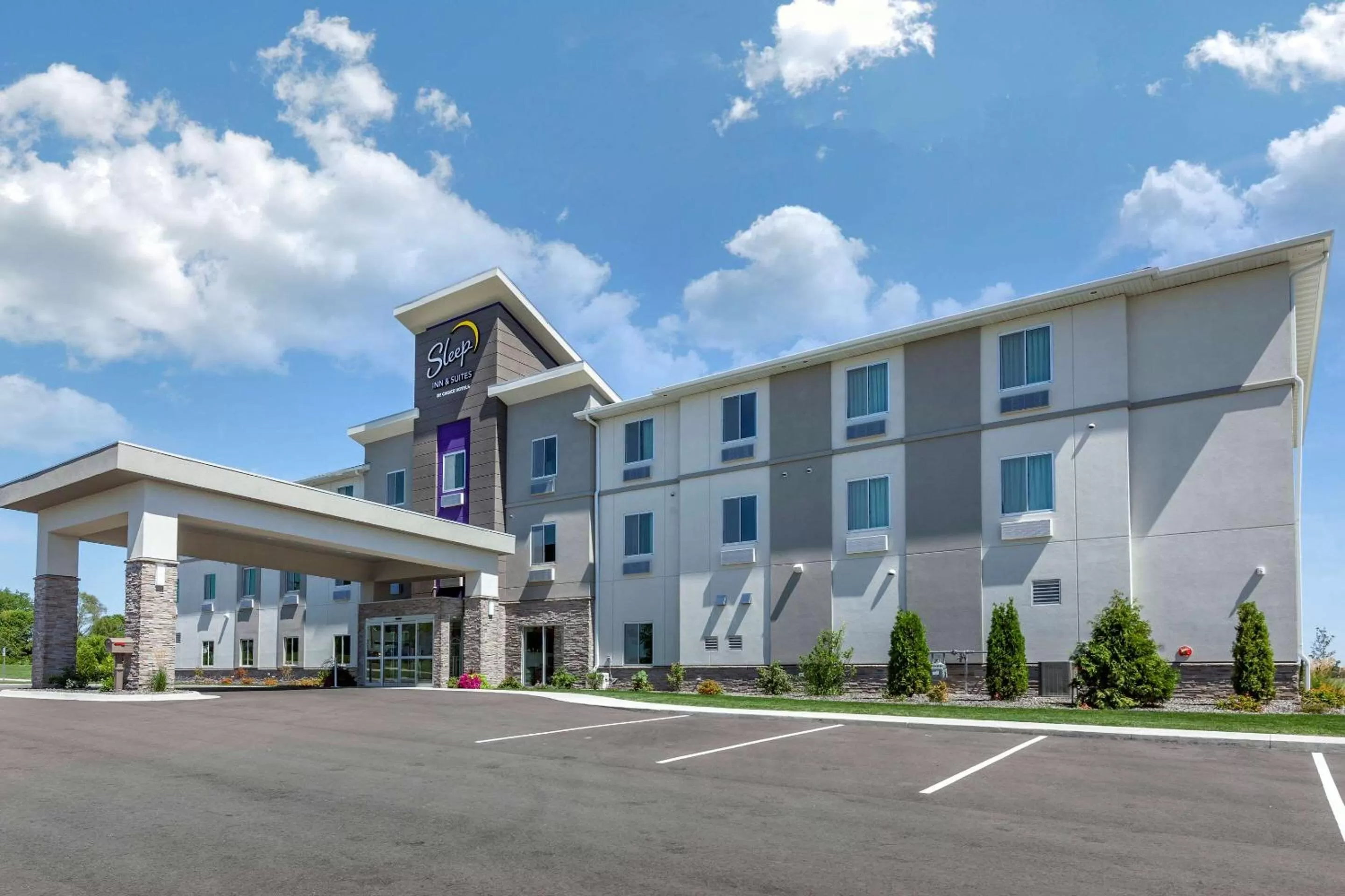 Property building in Sleep Inn & Suites Lancaster-Platteville