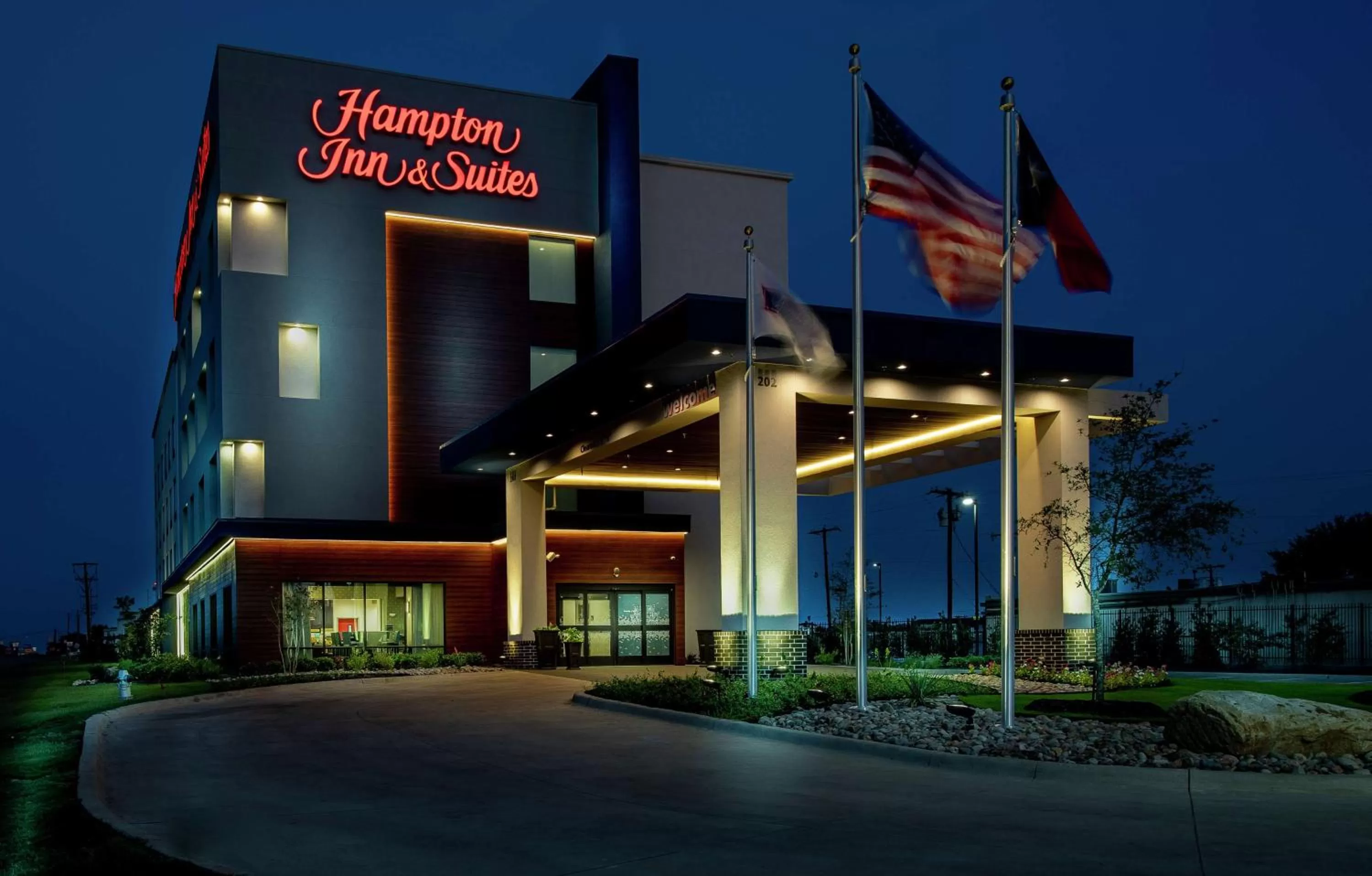Property building in Hampton Inn & Suites Duncanville Dallas, Tx