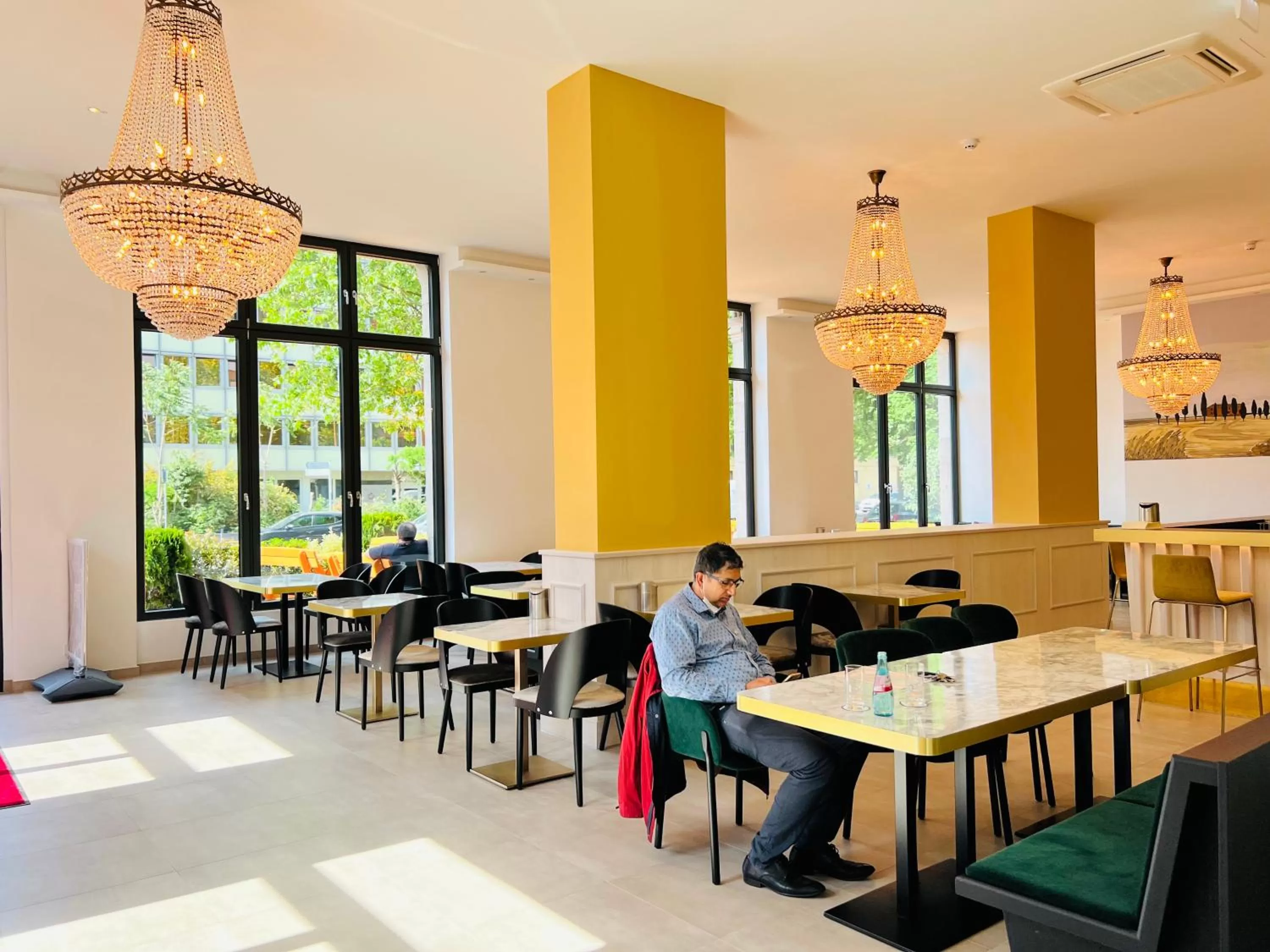 Restaurant/Places to Eat in The Monument Hotel - BW Signature Collection