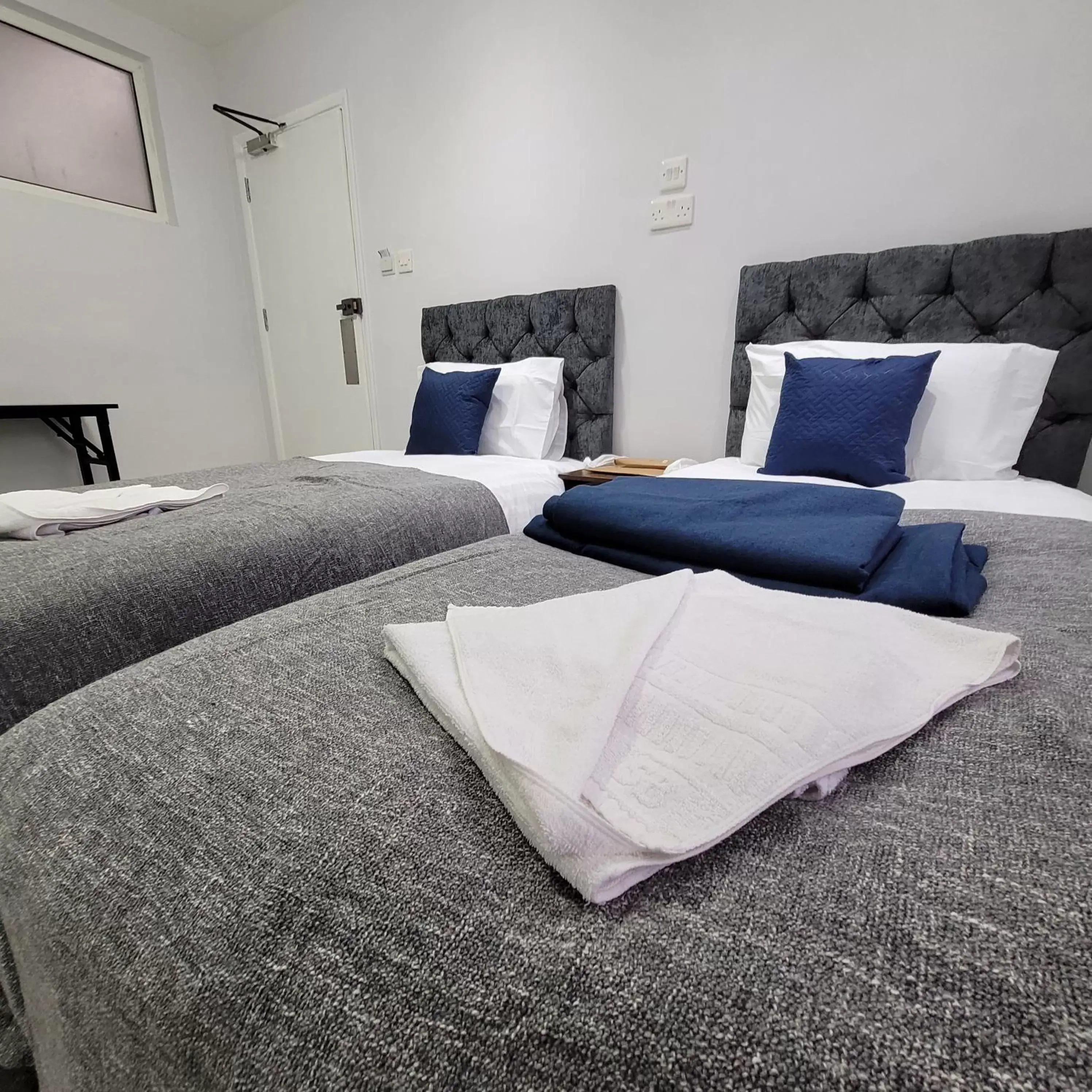 Standard Twin Room with Shared Bathroom in Argyle Square Hotel Standard Twin Room with Shared Bathroom in Argyle Square Hotel