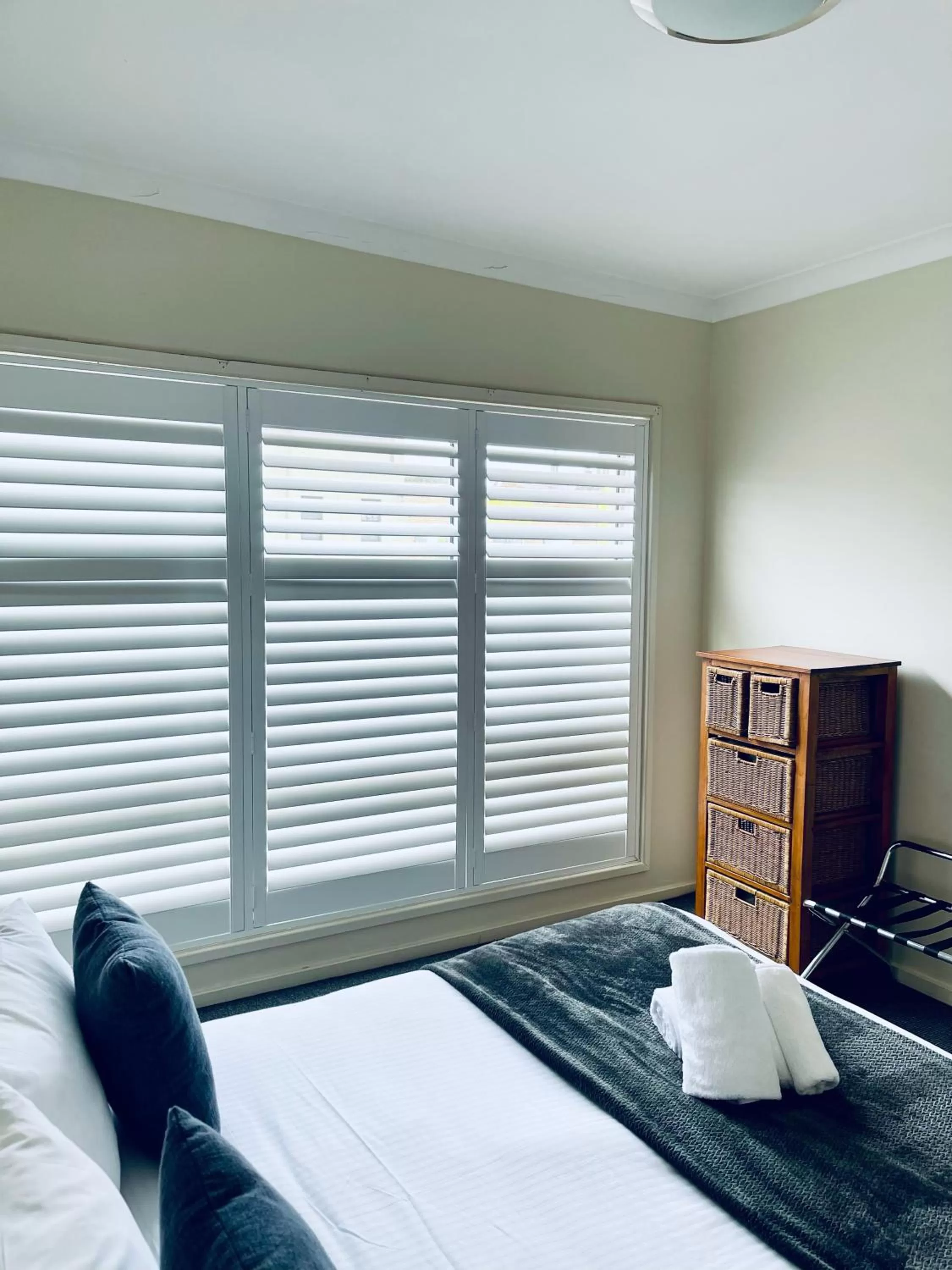 Bedroom, Bed in The Astor Hotel Motel