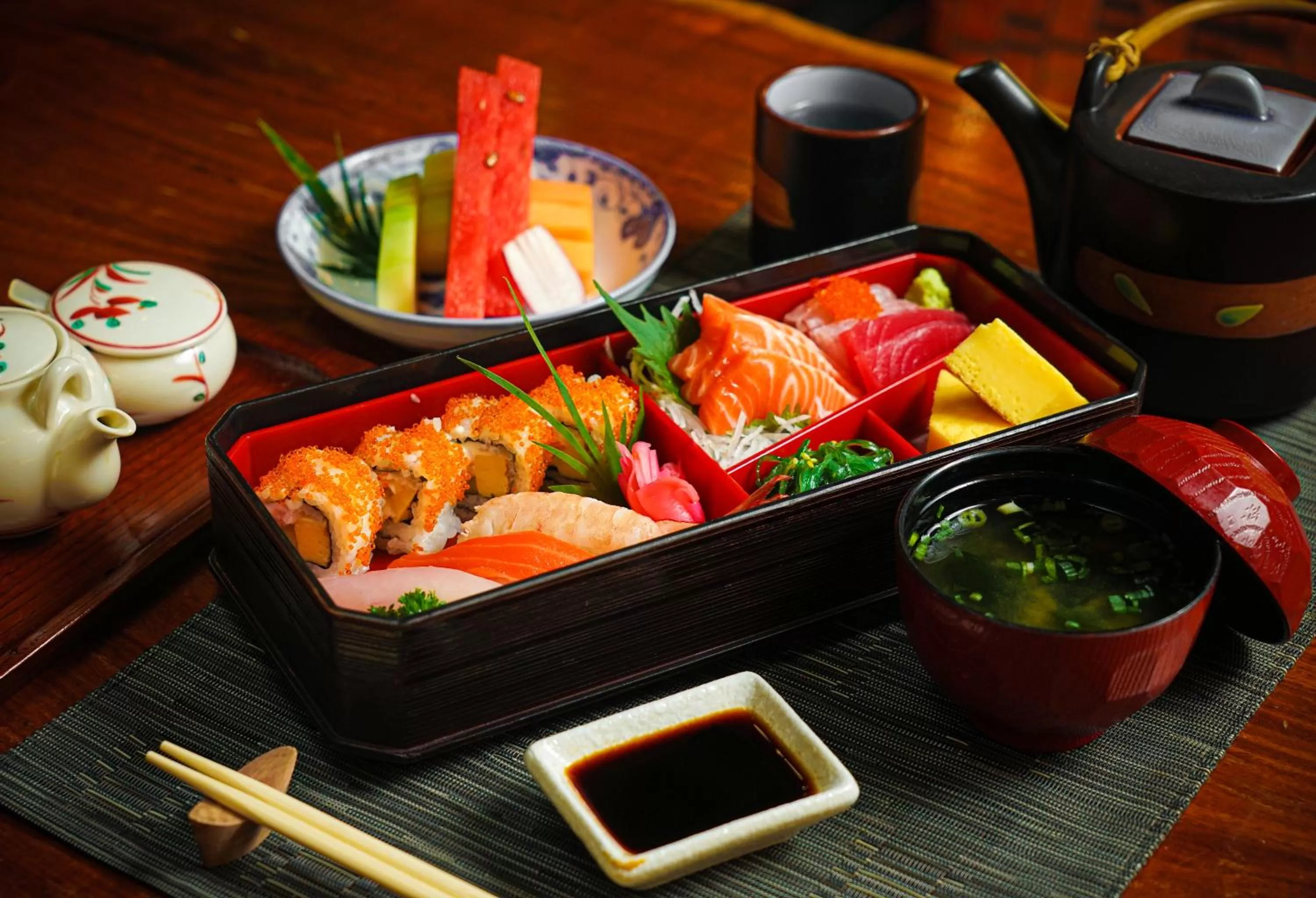 Restaurant/places to eat in Chatrium Hotel Royal Lake Yangon