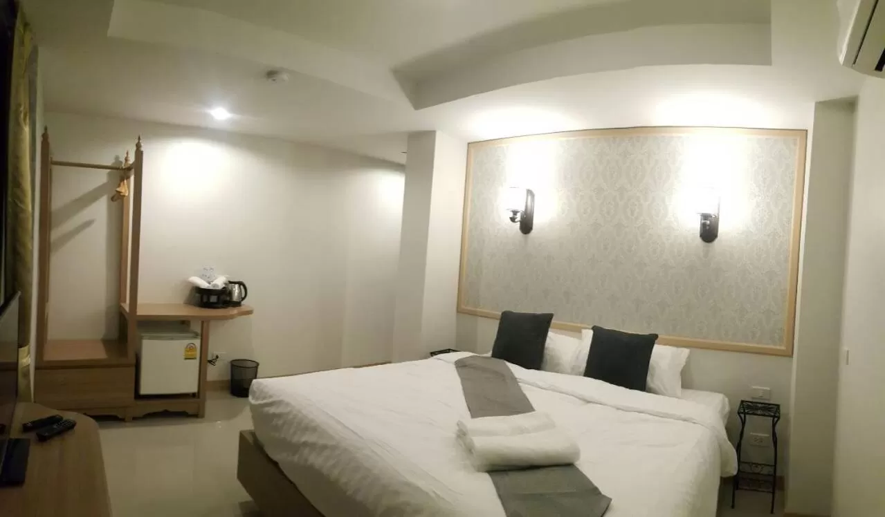 Photo of the whole room, Bed in Namamema