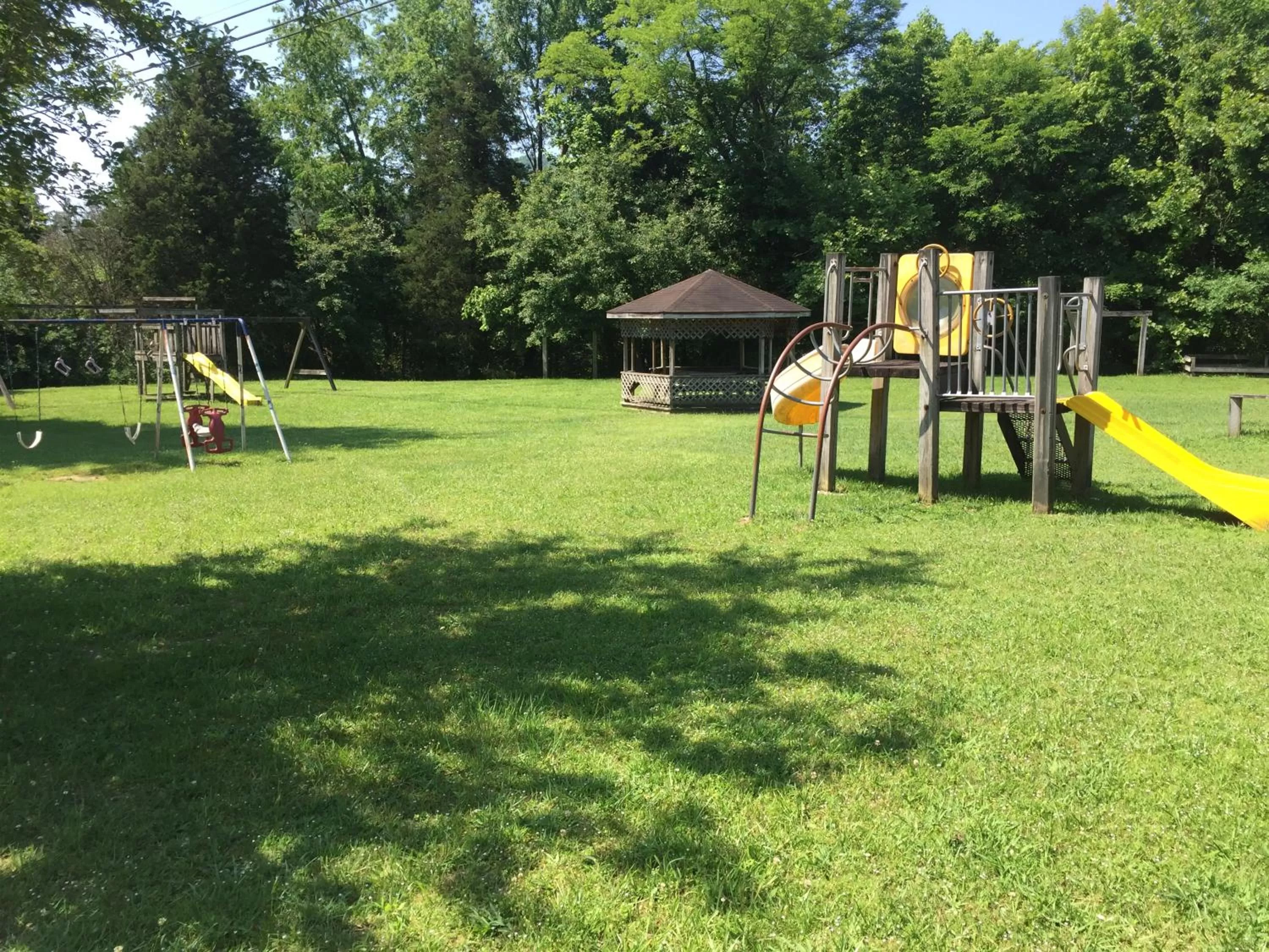 Spring in Daniel Boone Motor Inn