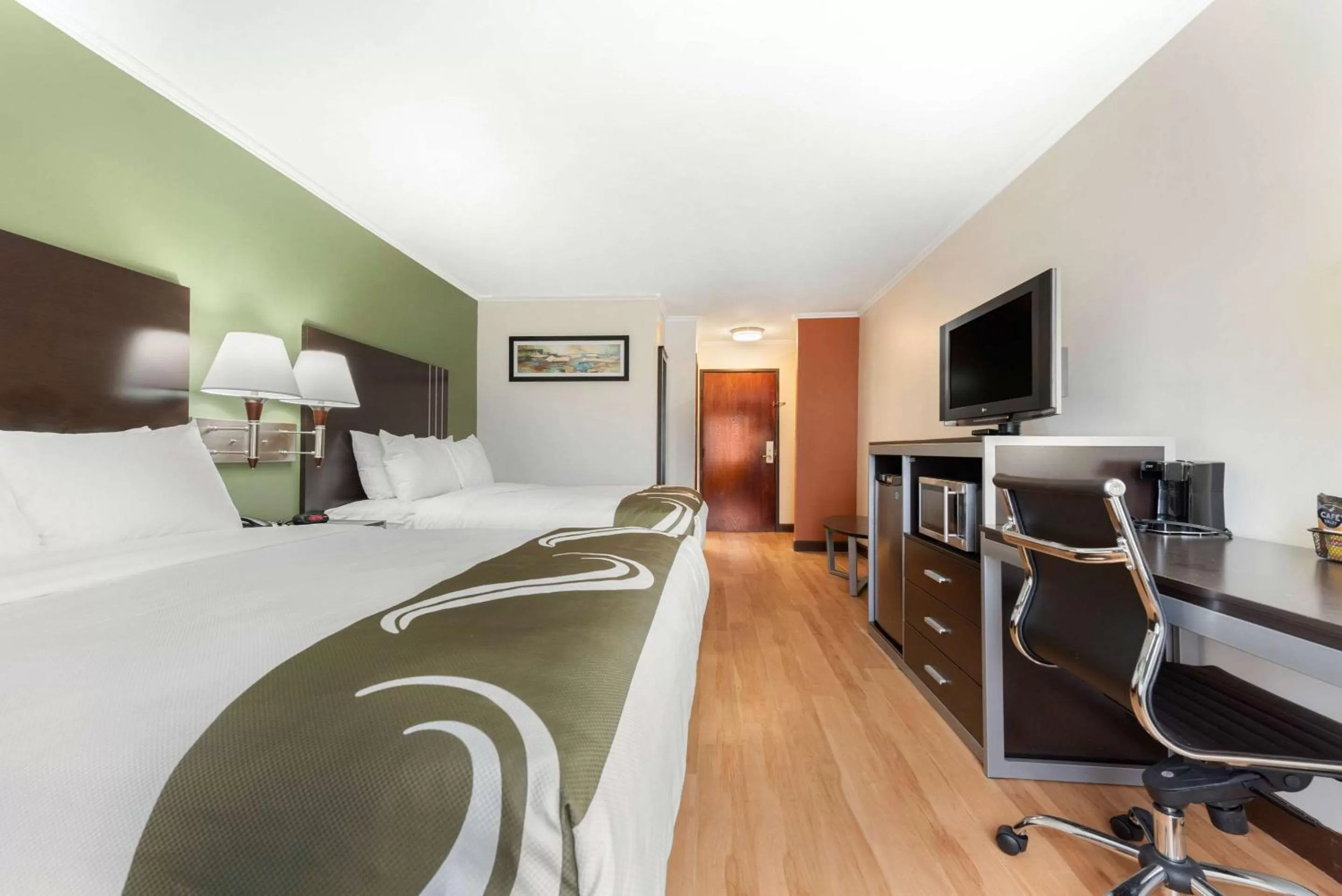 Photo of the whole room, Bed in Quality Inn Fairborn near Wright Patterson AFB