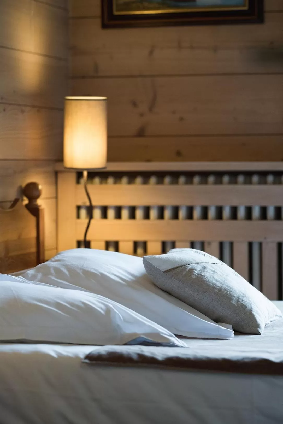 Decorative detail, Bed in Hôtel La Montagne