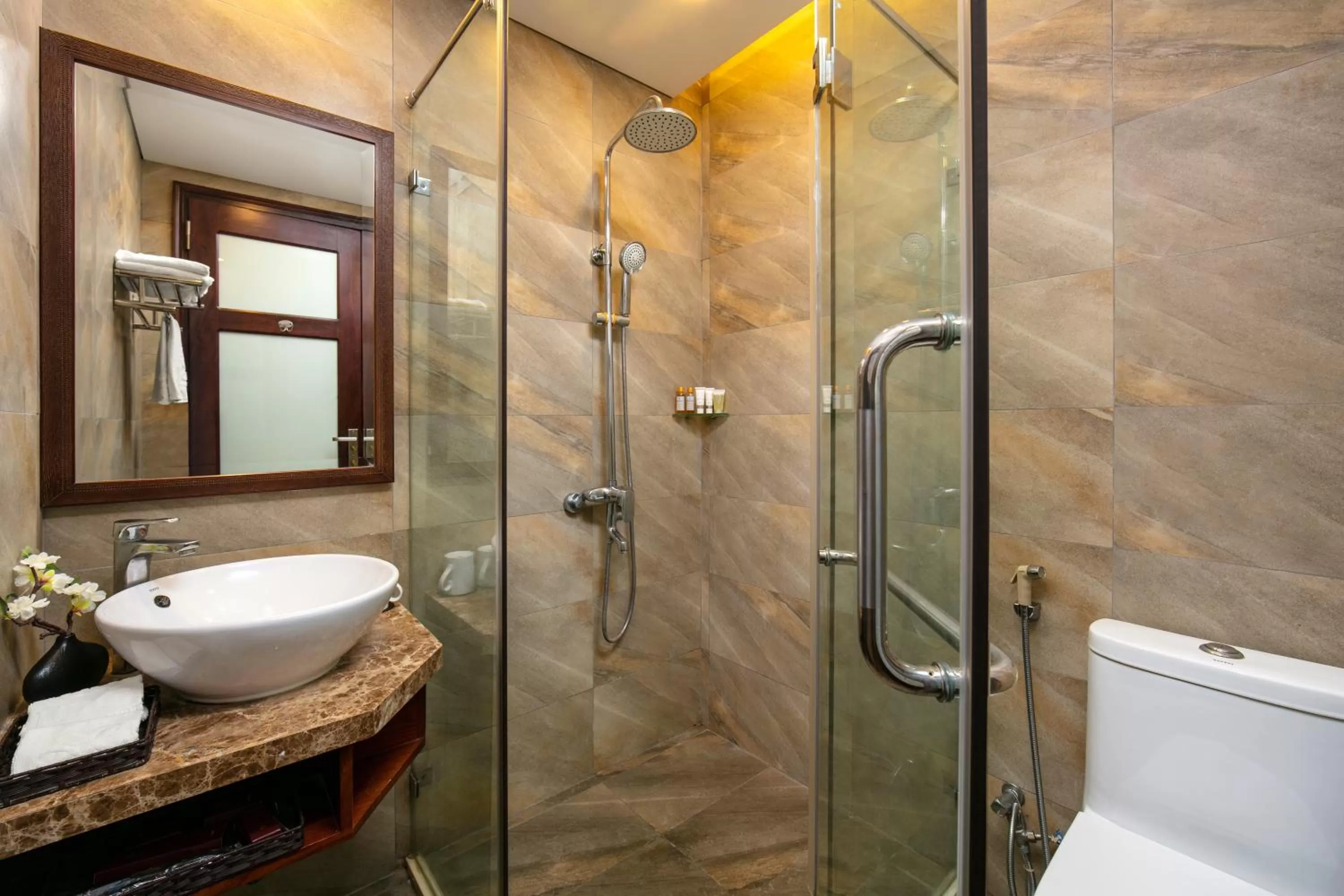 Toilet in Midori Boutique Hotel