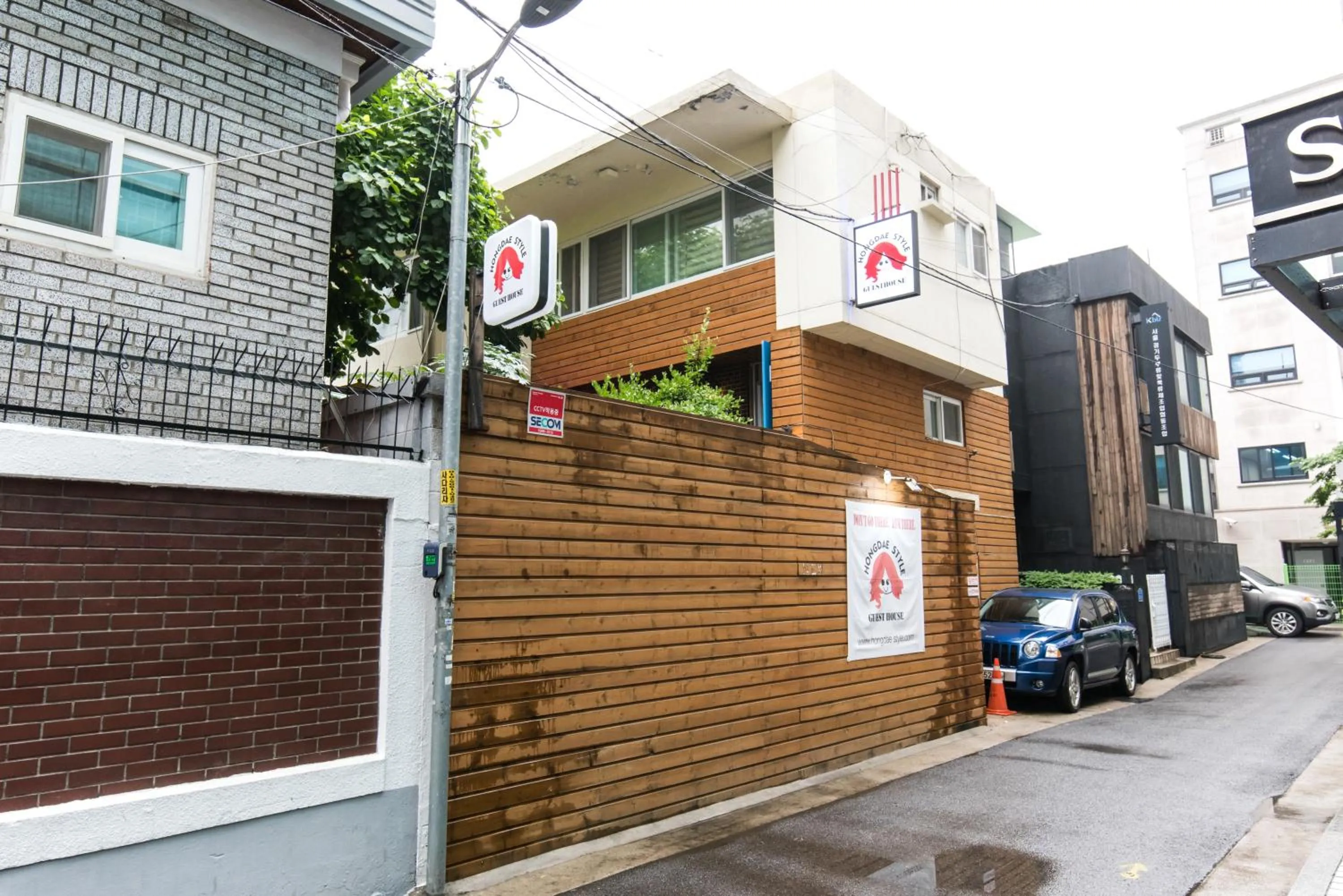 Facade/entrance in Hongdae Style Guesthouse