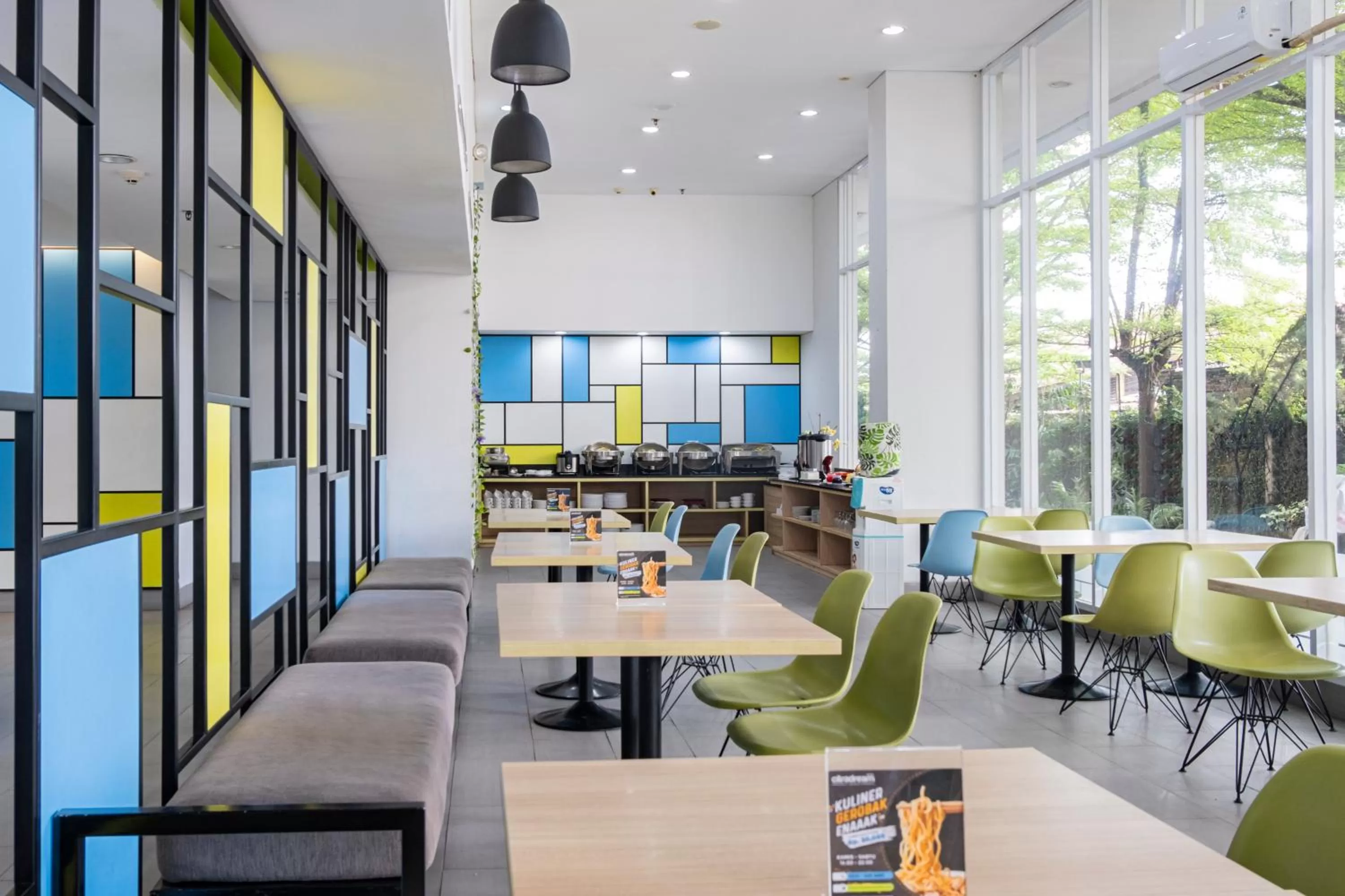 Restaurant/places to eat in Hotel Citradream Cirebon