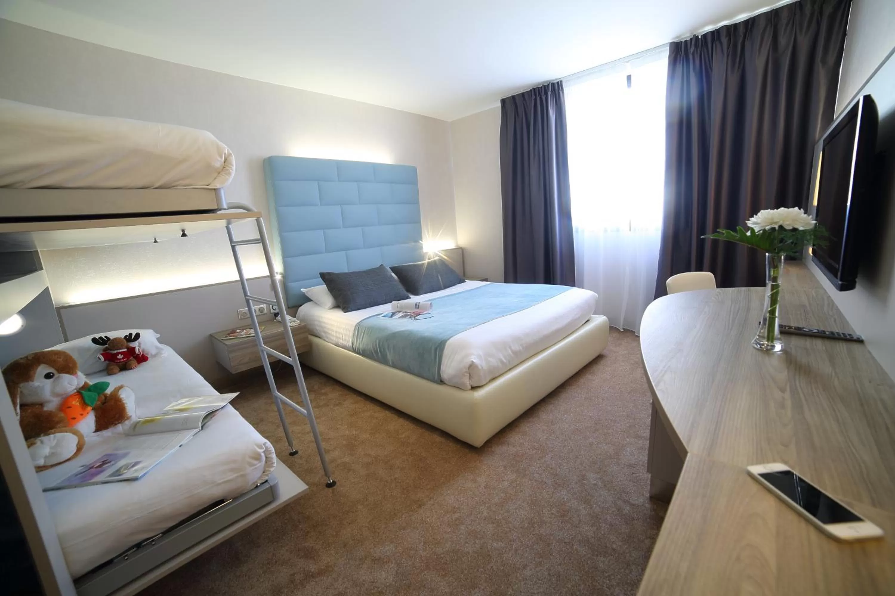 Photo of the whole room, Bed in Hotel Plaza - site du Futuroscope