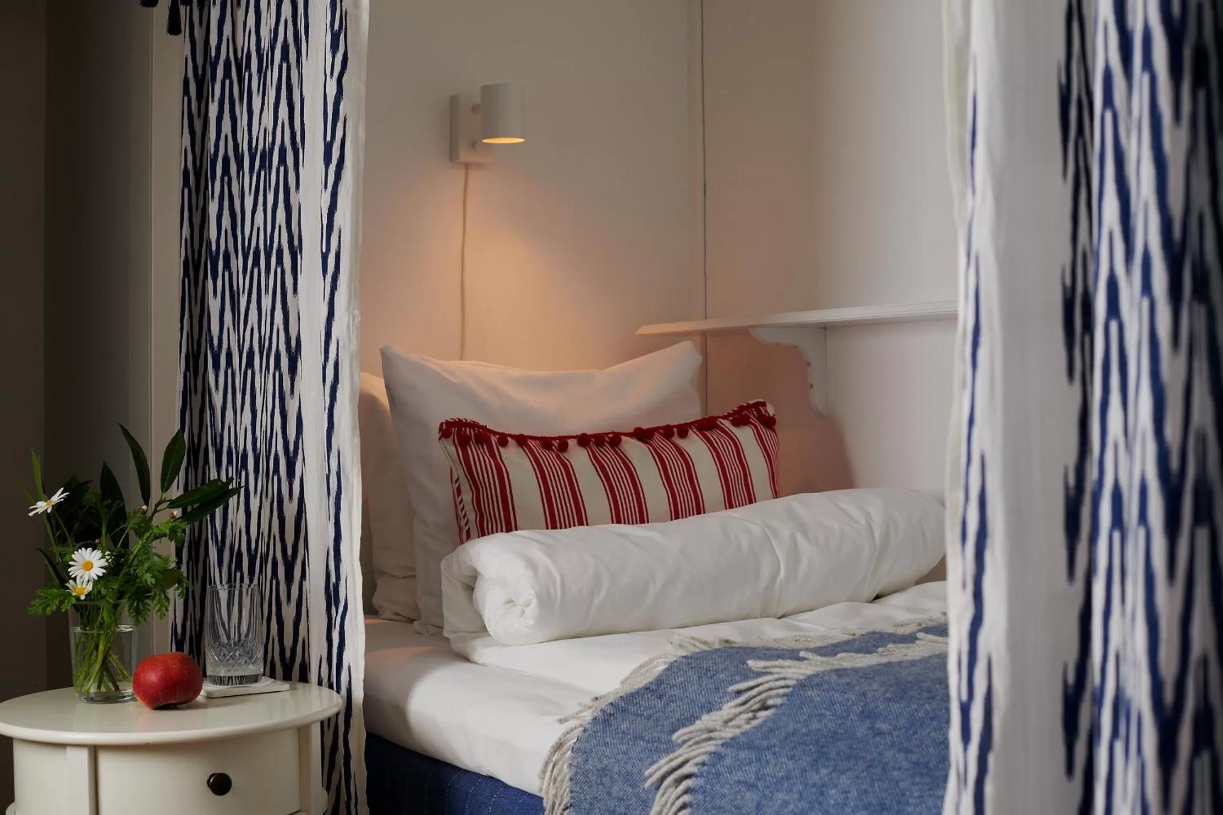 Bed in Hotell Bäckagården