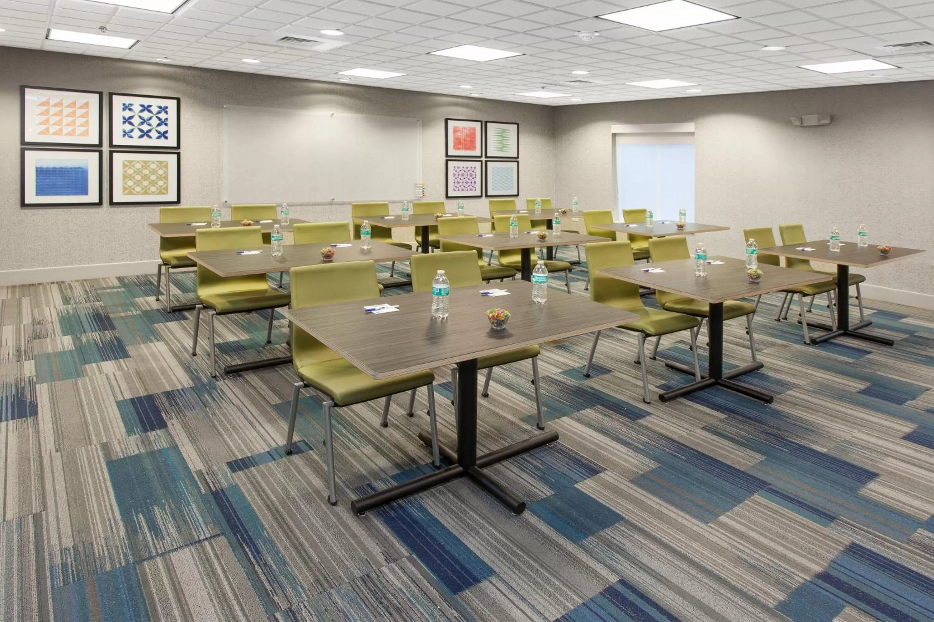 Meeting/conference room in Holiday Inn Express Hotel & Suites Lake Zurich-Barrington by IHG