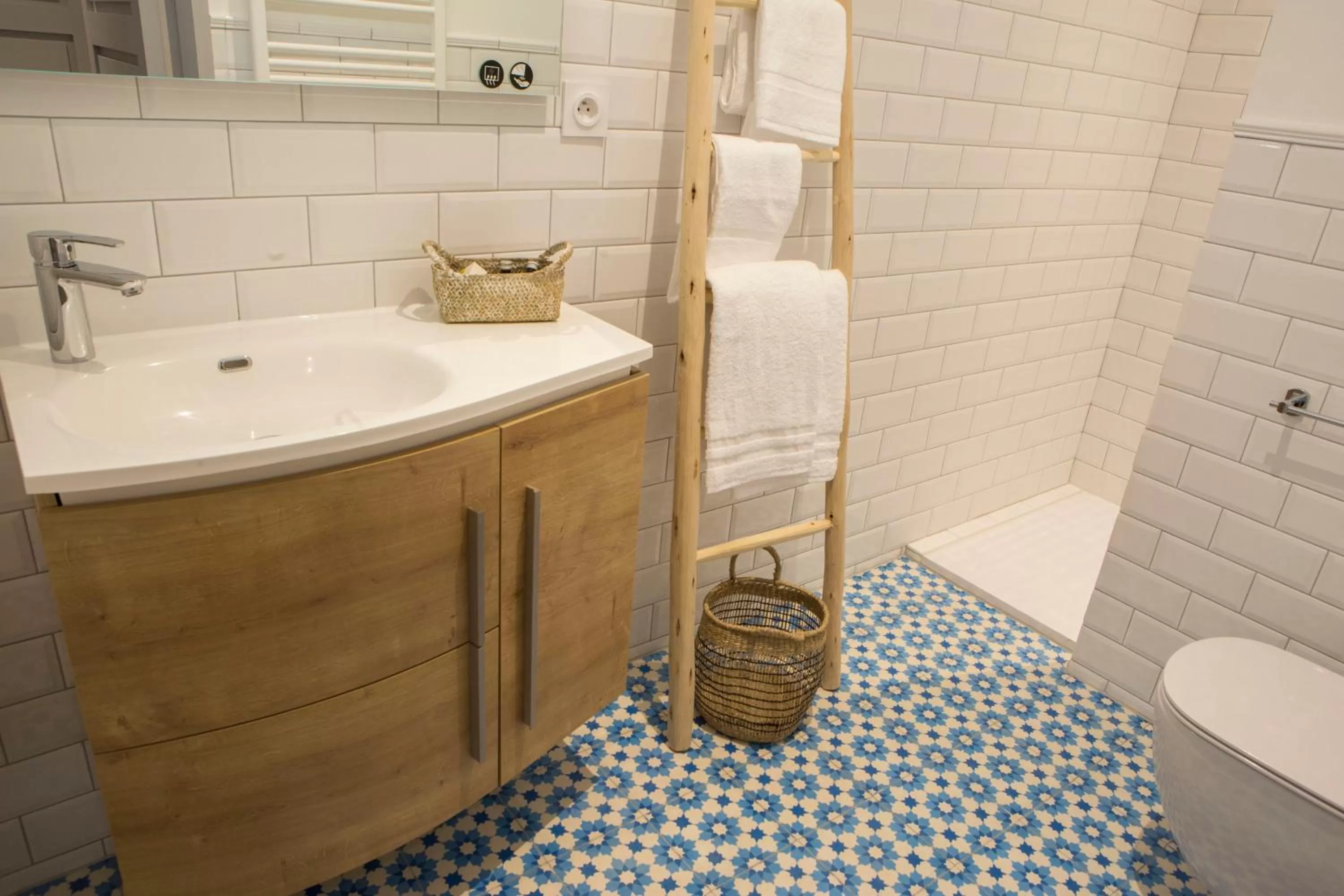 Shower, Bathroom in Douce Nuits