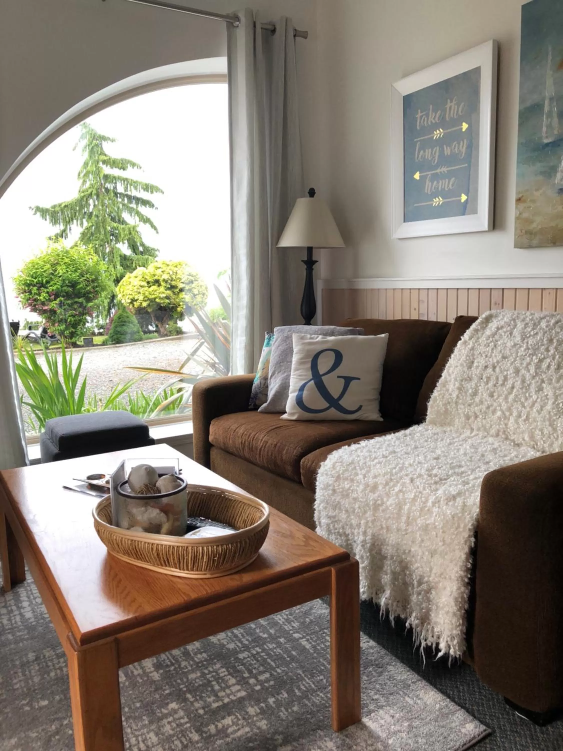 Living room in Qualicum Breeze Beach Resort